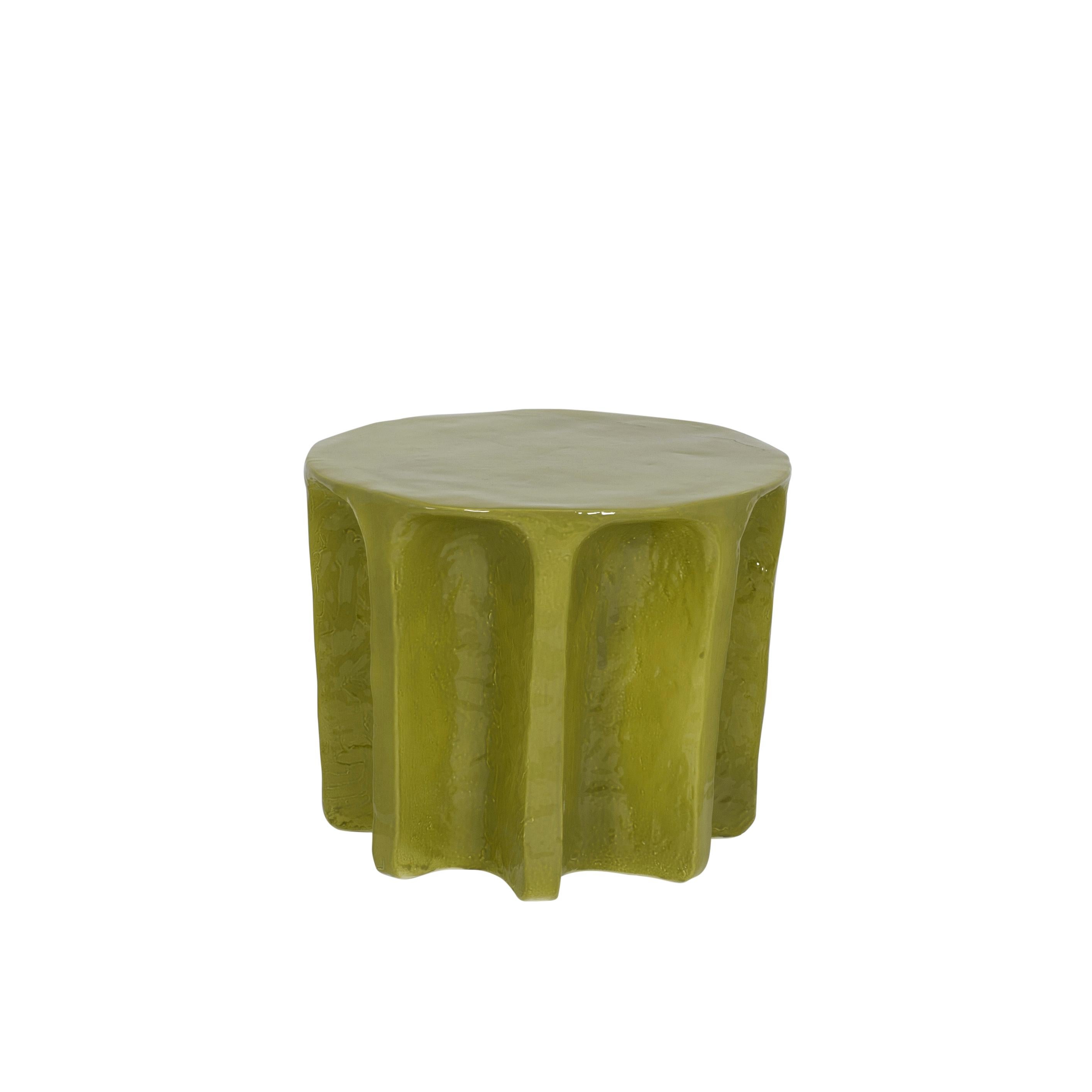 Table basse ronde verte Chouchou de Pulpo
Dimensions : D55 x H45 cm
Matériaux : céramique

Également disponible en différentes couleurs.

Chouchou porte les contours d'une colonne antique - ce qui, connaissant le designer Lorenzo Zanovello,