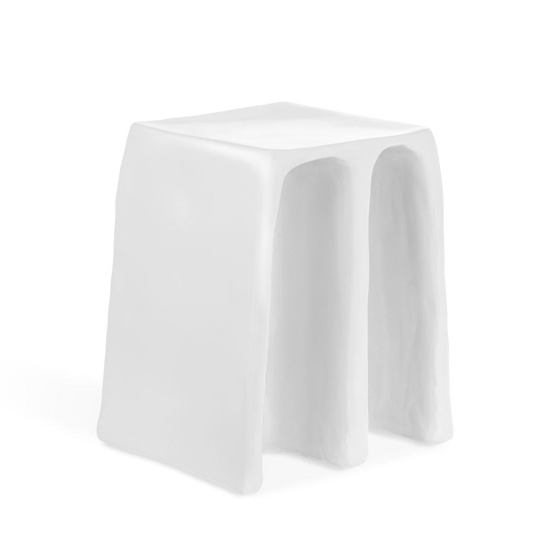 Chouchou white stool by Pulpo
Dimensions: D 35 x W 30 x H 43 cm
Materials: ceramic

Also available in different colours.

Whether stool or storage table, piece of column or inspired by the wrinkled folds of a curtain: in any case, chouchou is