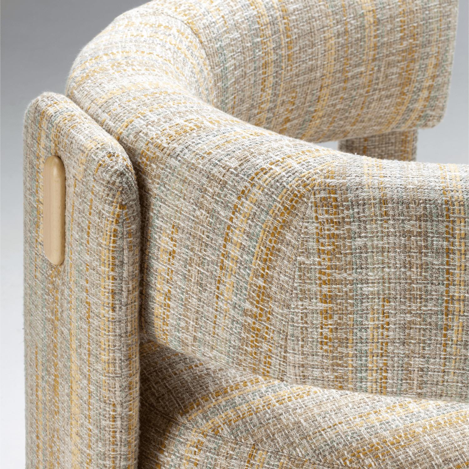 Sillón Choux con Tejido Bayes Sunshine y Aplicaciones de Madera Natural Siglo XXI y contemporáneo en venta