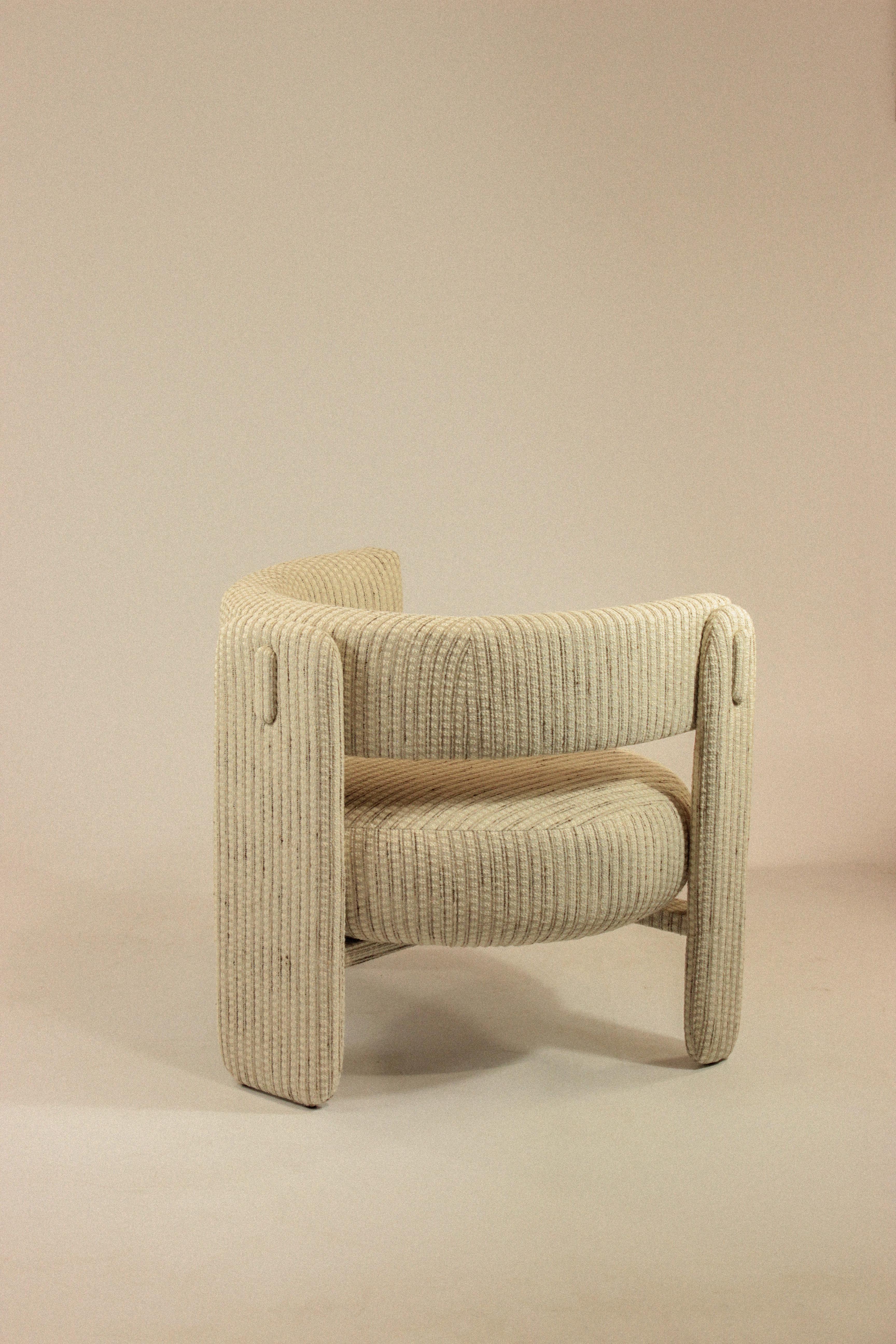 Mid-Century moderno Poltrona Choux con tessuto Gilman Shingle e applicazioni in tessuto in vendita