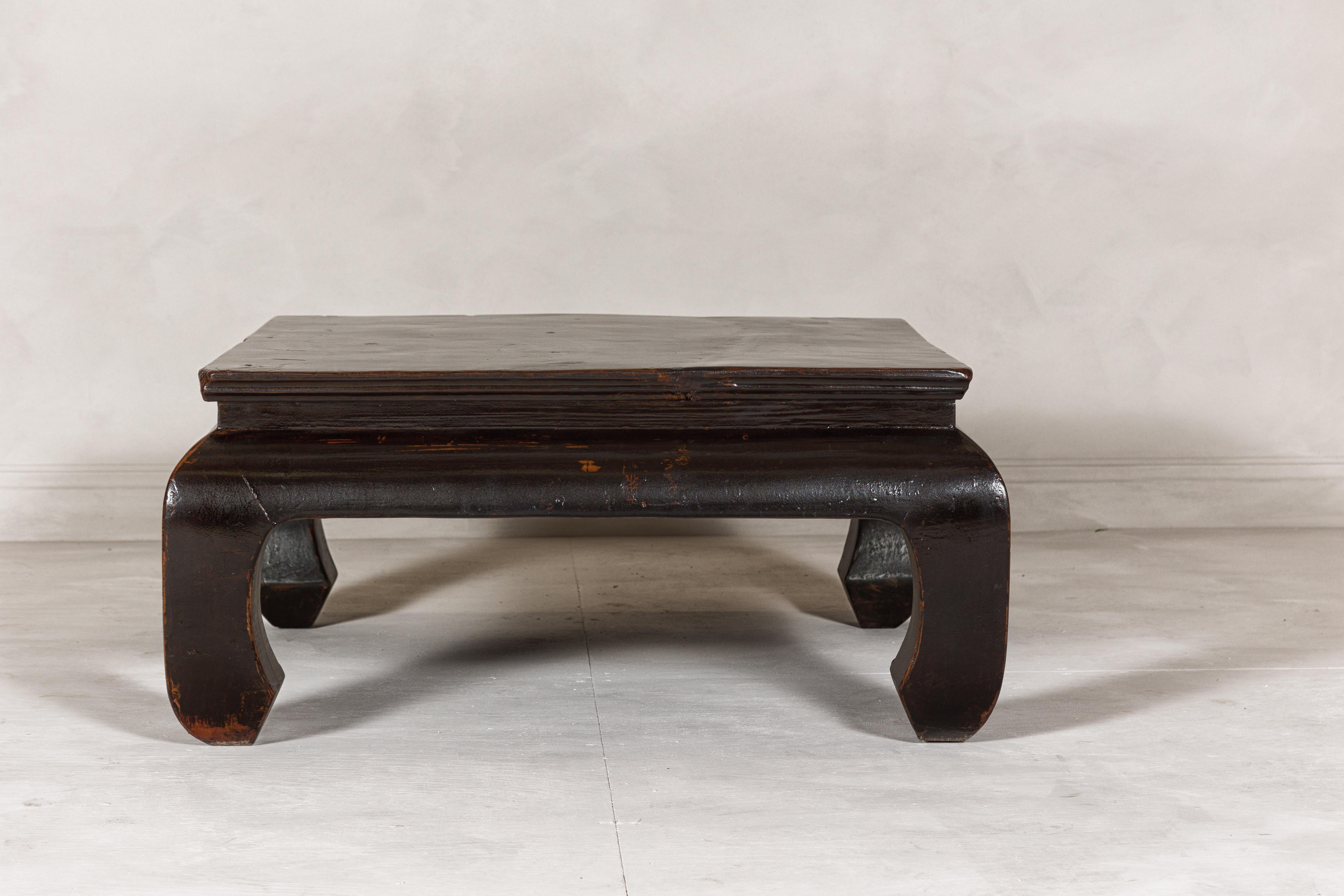 Chow Legs Dark Lacquered Coffee Table with Gloss Patina, Antique In Good Condition For Sale In Yonkers, NY