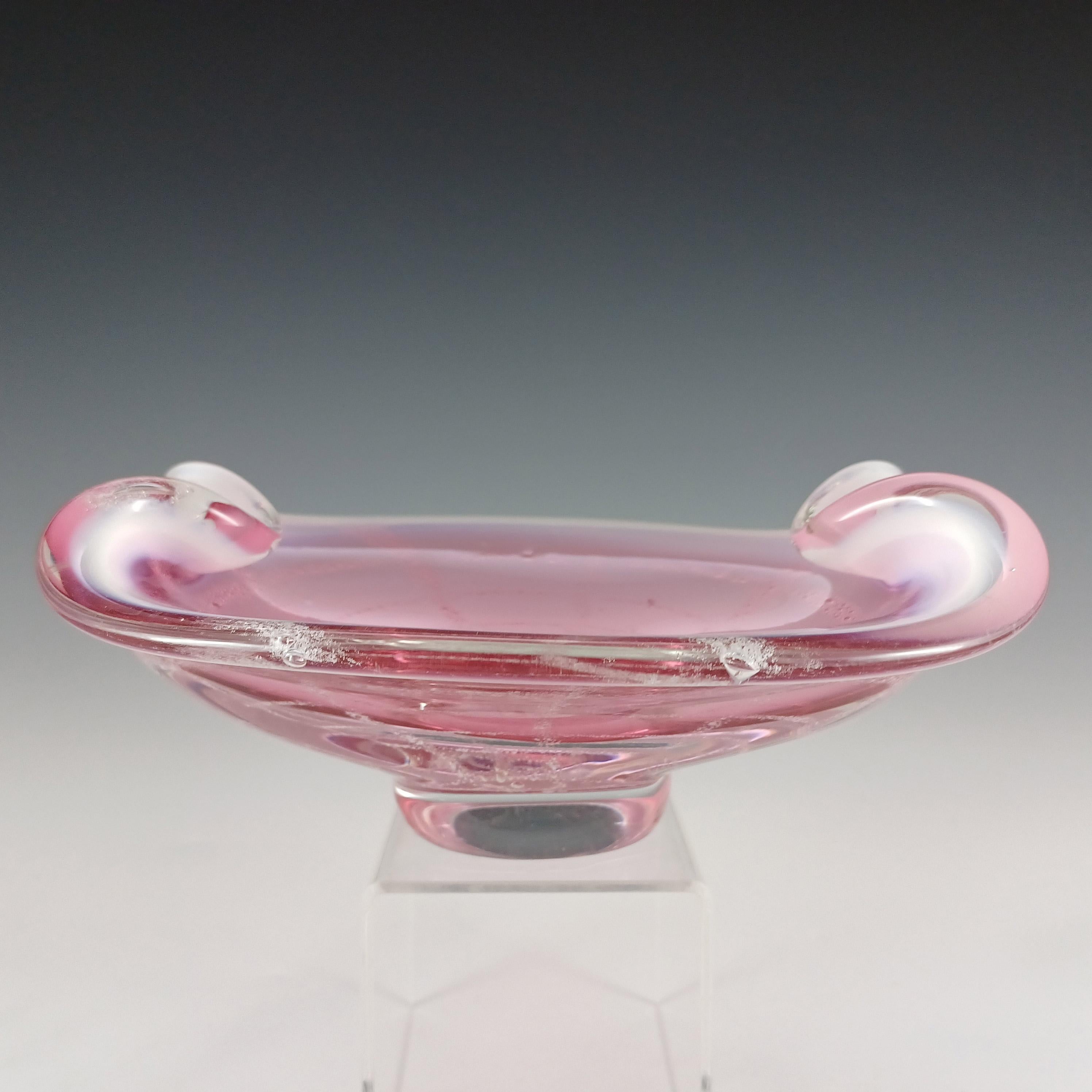 Fine XX secolo Chřibská #346/5/18 Ciotola a ragnatela in vetro rosa e bianco ceco in vendita