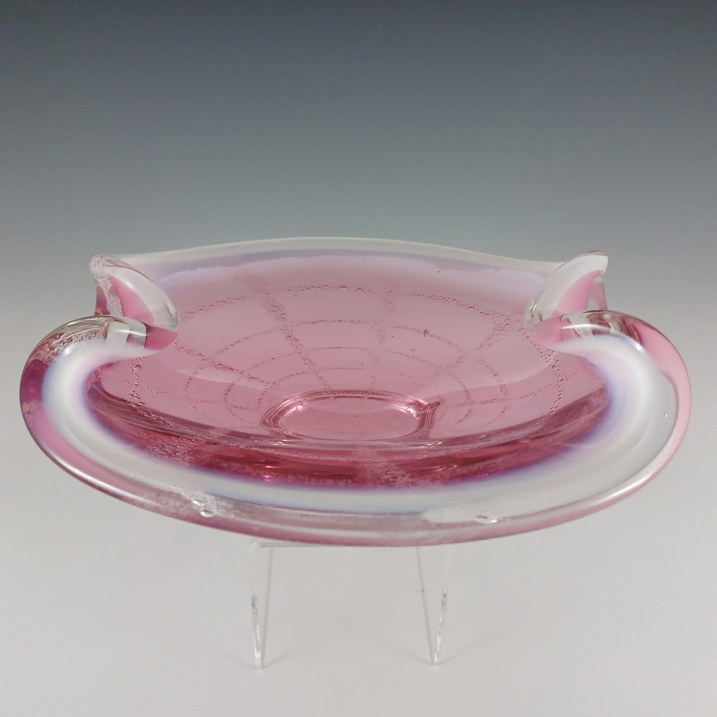 Vetro Chřibská #346/5/18 Ciotola a ragnatela in vetro rosa e bianco ceco in vendita