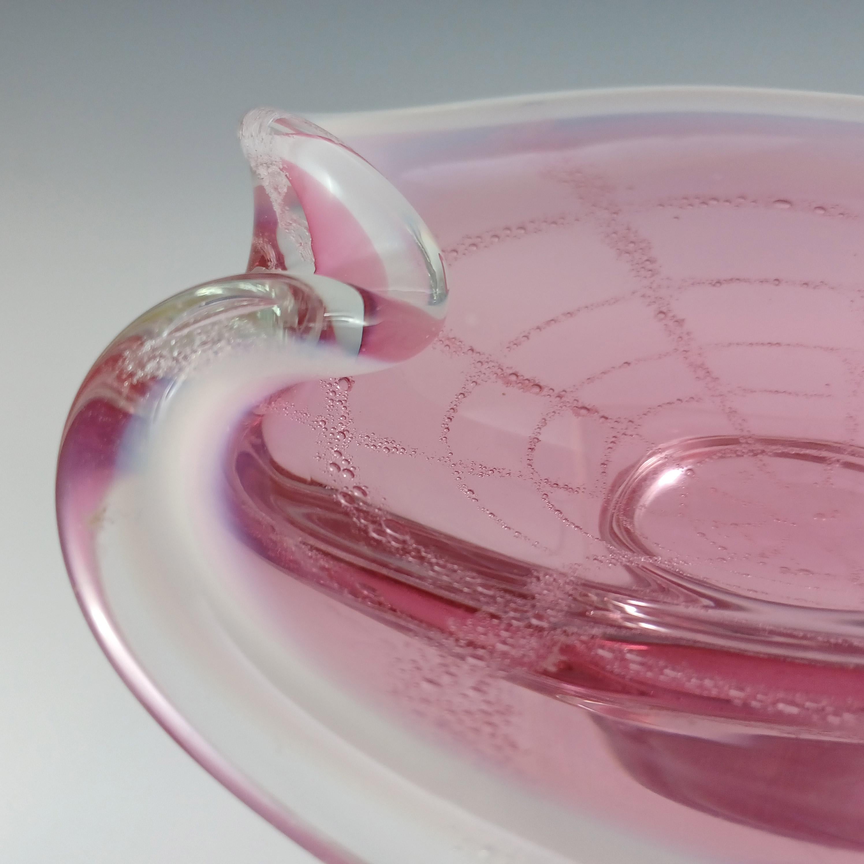 Chřibská #346/5/18 Ciotola a ragnatela in vetro rosa e bianco ceco in vendita 1
