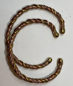 Ensemble de manchettes torsadées détaillées en or, argent et cuivre de Chris Anderson