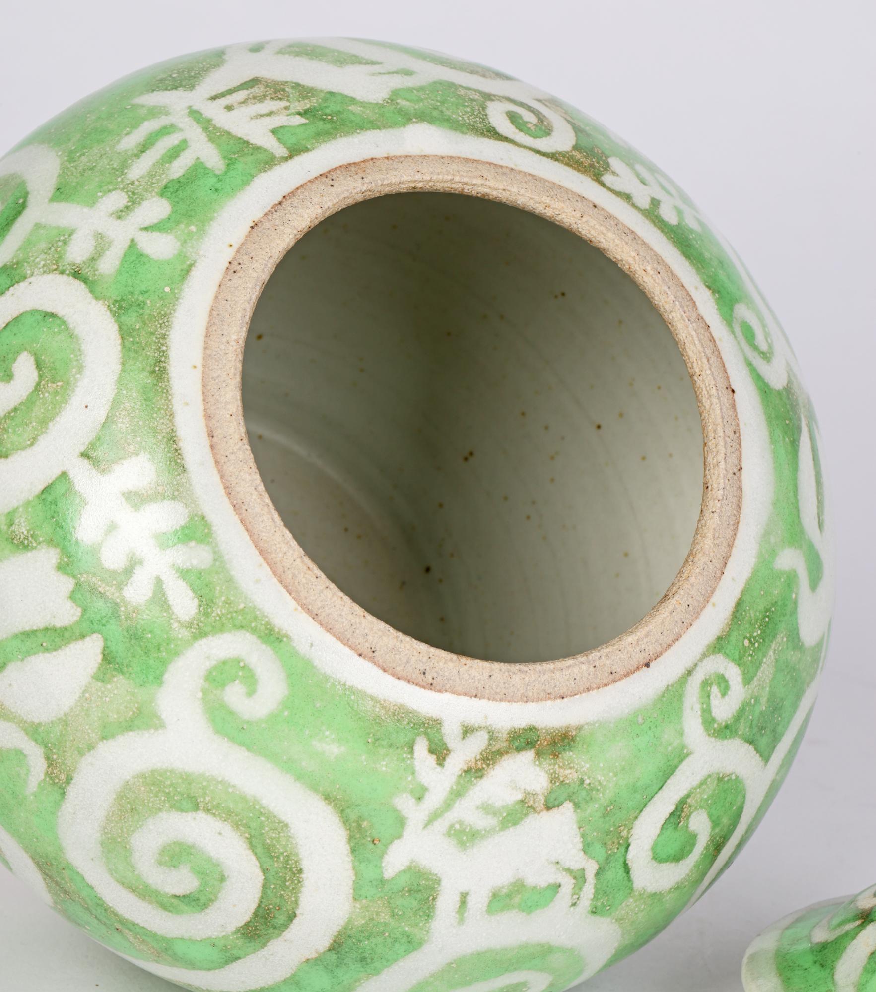 Chris Barnes Morvern Studio Pottery Bemalter Deer- und Vogelgefäß mit Deckel aus Keramik mit Deckel im Angebot 3