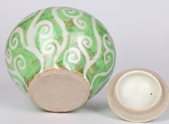 Chris Barnes Morvern Studio Pottery Tarro con tapa pintado de ciervos y pájaros