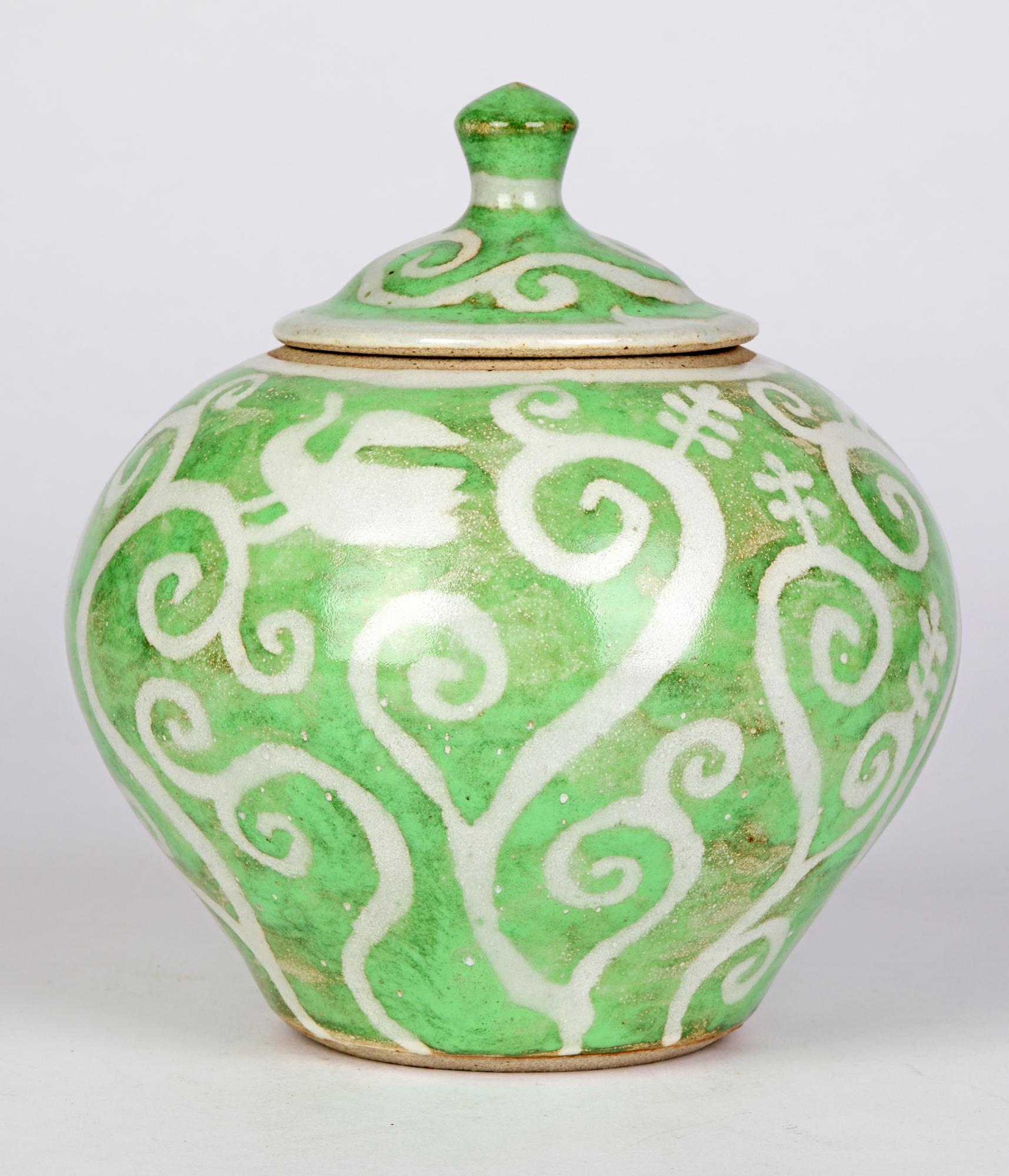 Anglais Pot à couvercle peint, Chris Barnes Morvern Studio Pottery en vente