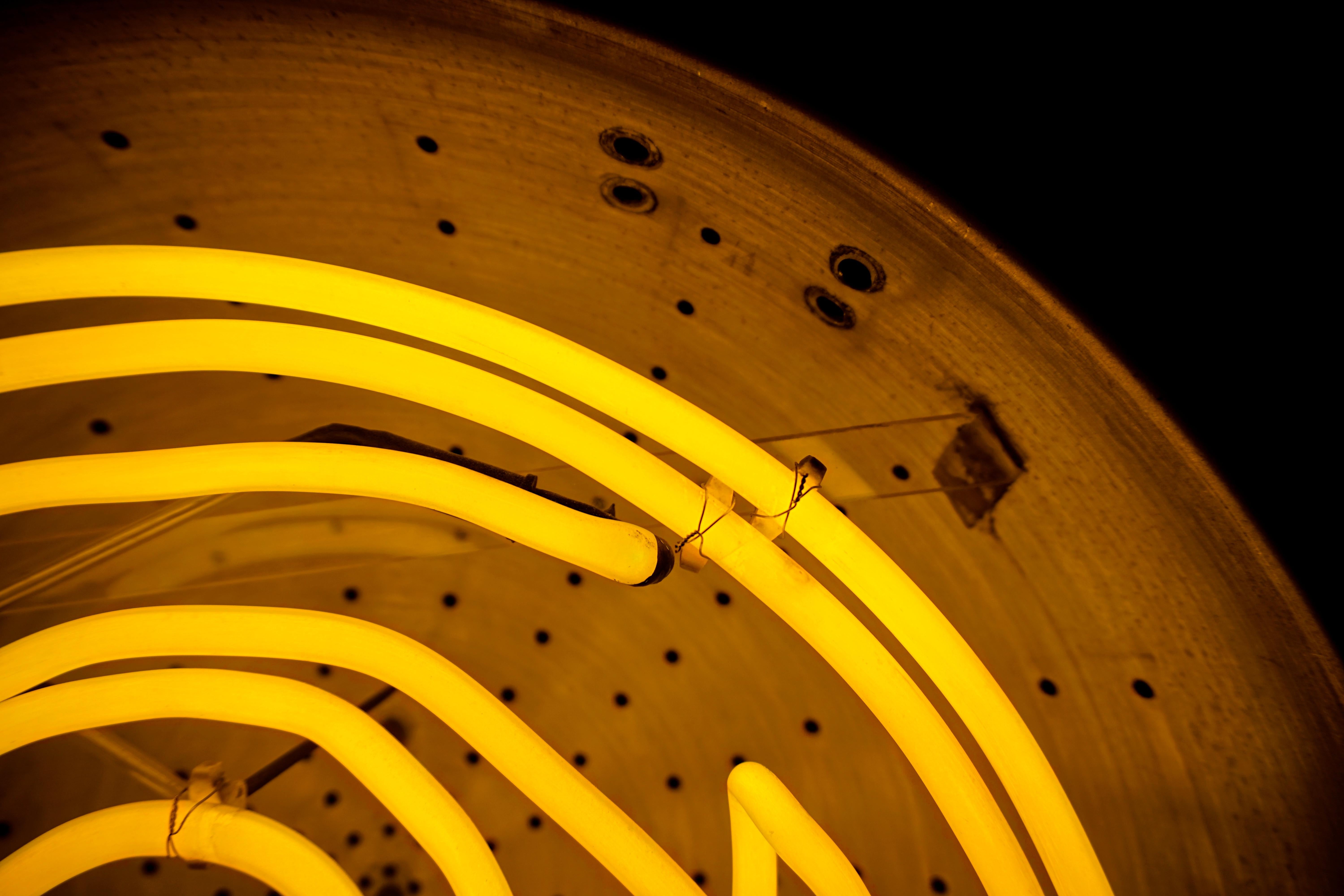 Lampe passoire avec néon en forme de chou de Chris Bracey pour Soho House London, pièce unique en vente 6