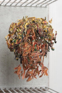 SOH - figurative Porträtskulptur in 3D mit aufgehängten getrockneten Farbstrichen