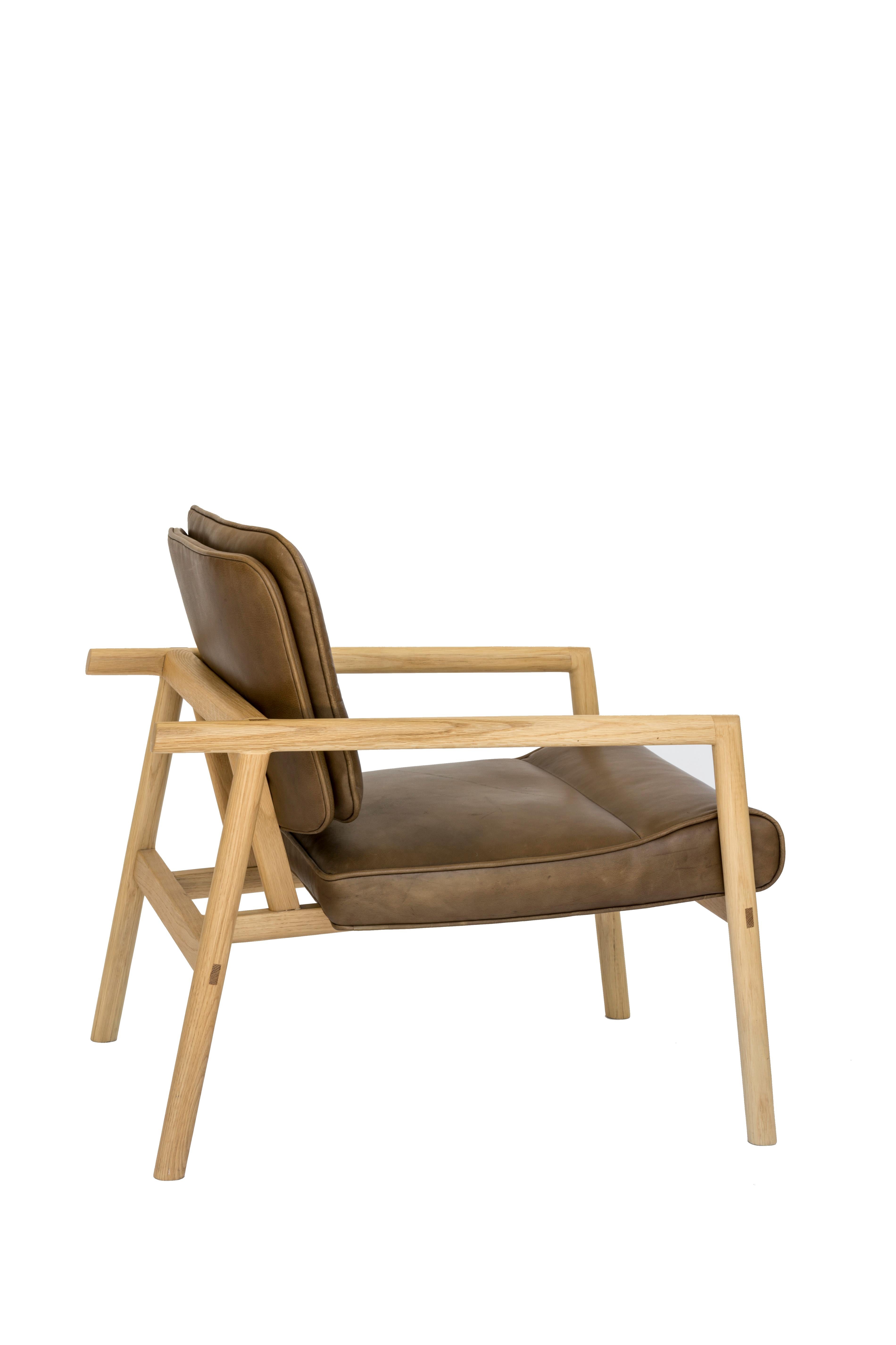 Chris Earl Natural Oak, Olive Leather Moresby Armchair In New Condition For Sale In North Hollywood, CA