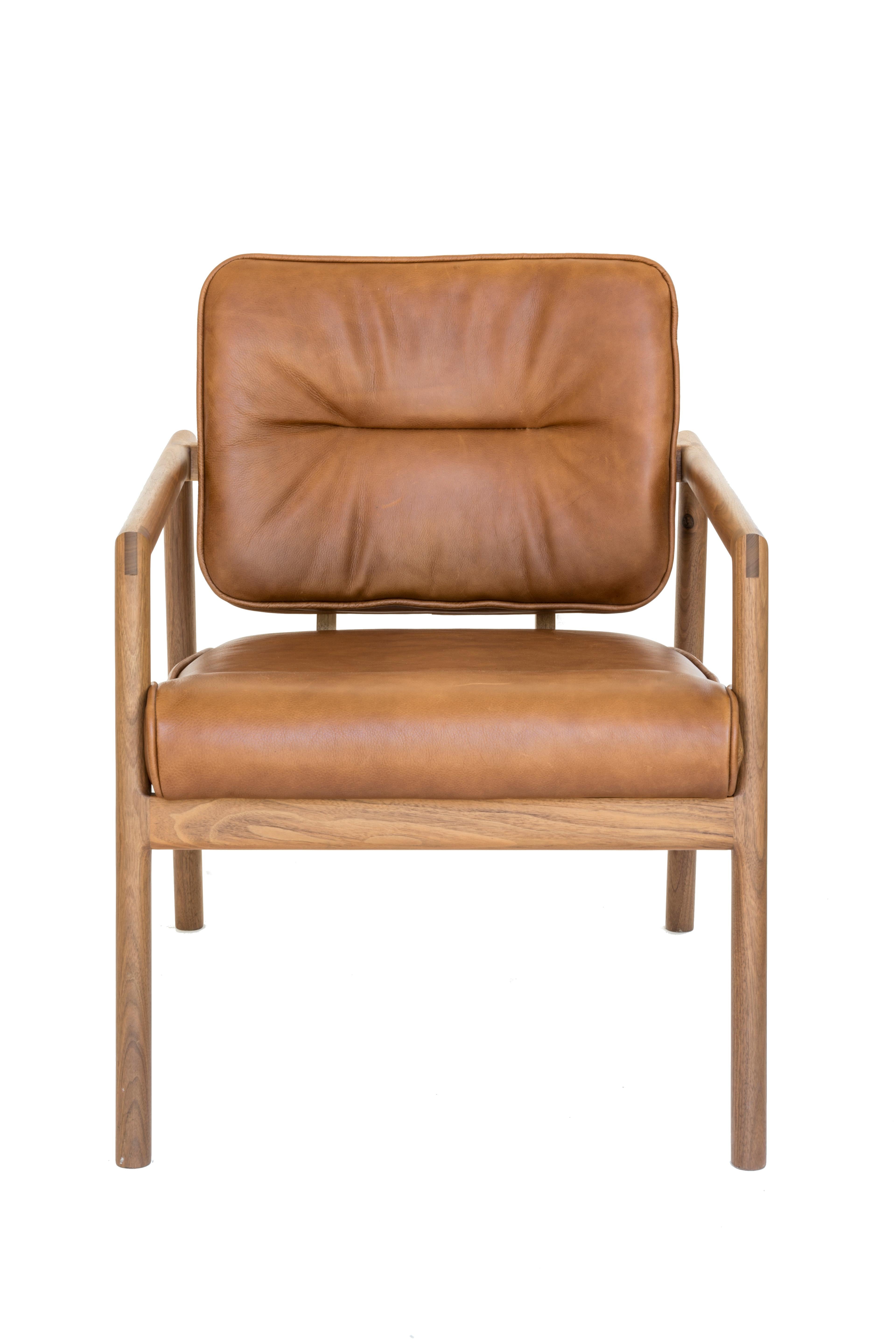 Mid-Century Modern Fauteuil Moresby en noyer et cuir de chameau Chris Earl en vente