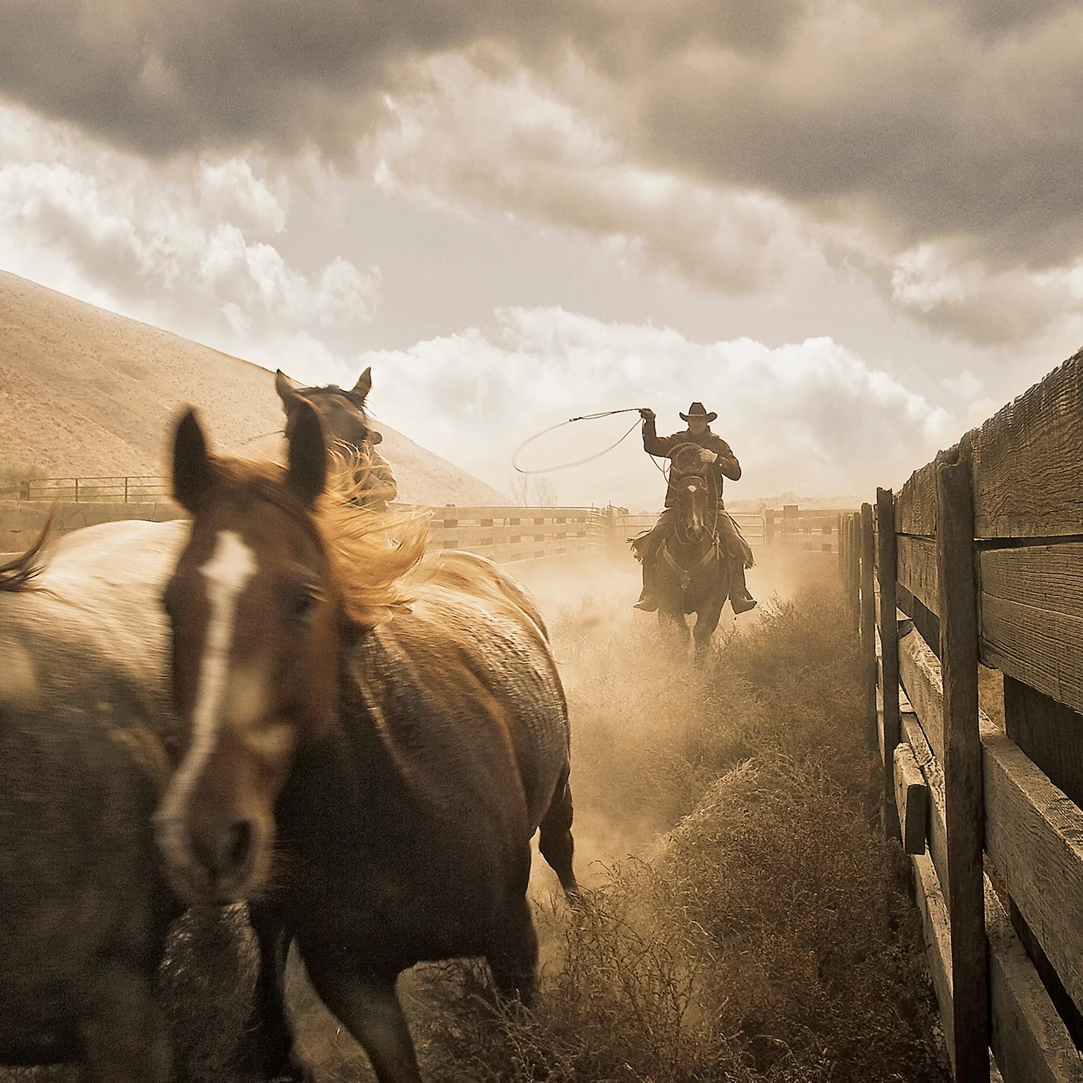 Cowboys Nr. 2 – Photograph von Chris Gordaneer