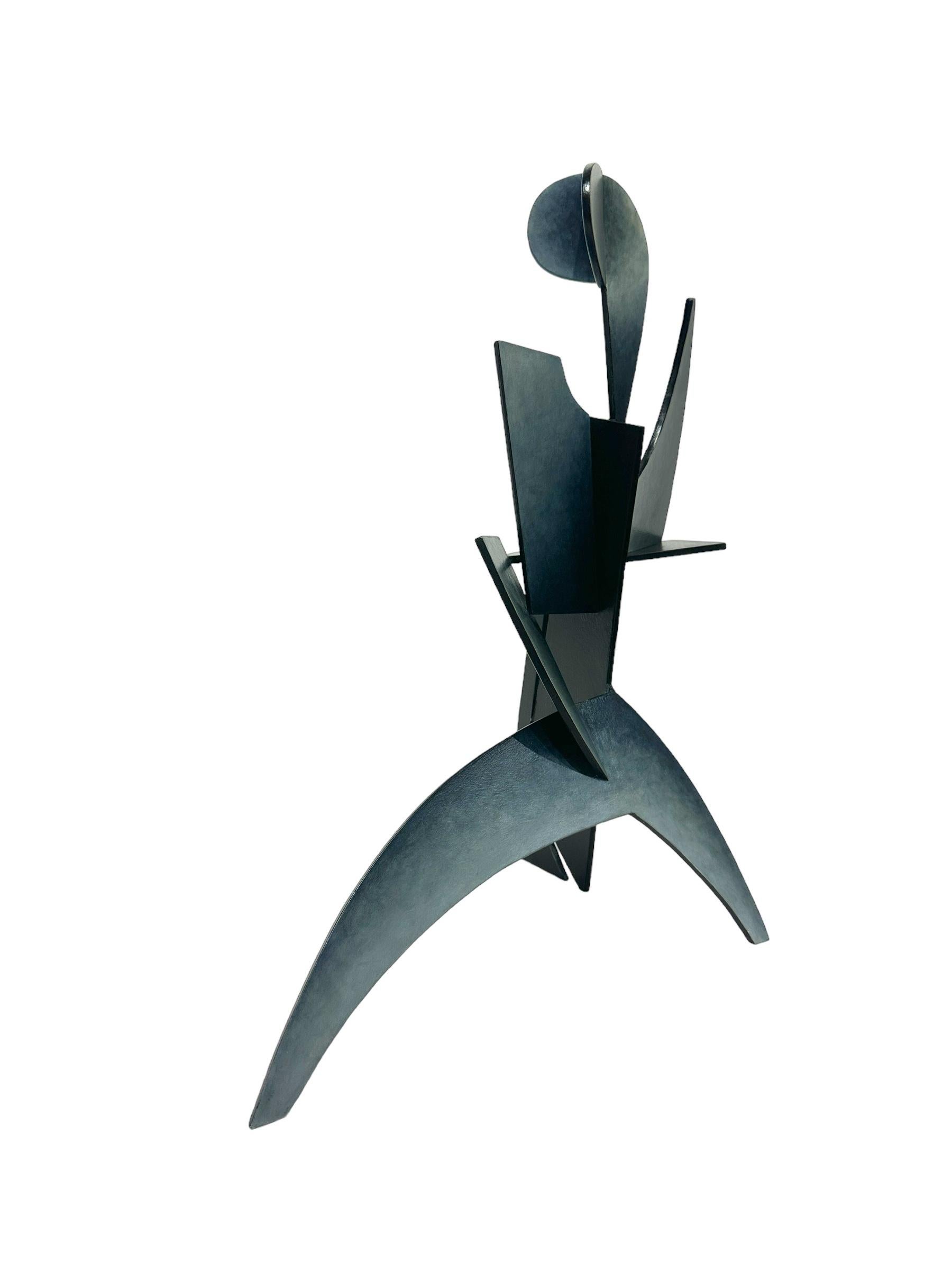 Spirit - Abstrakte geometrische Form, handbemalte, geschweißte Stahlskulptur  (Geometrische Abstraktion), Mixed Media Art, von Chris Hill