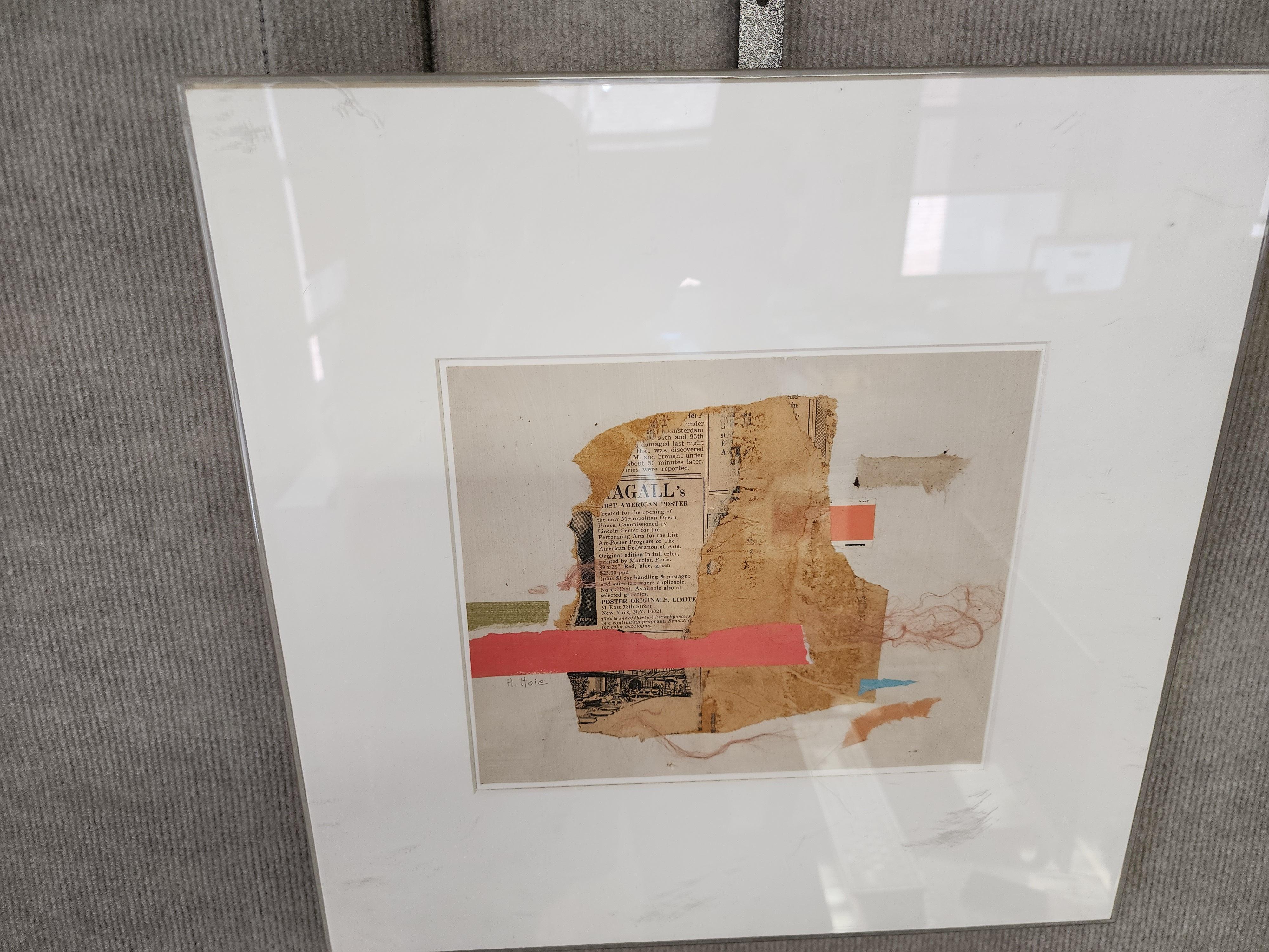 Questo è un collage a tecnica mista di Chris Hoie, unico nel suo genere, intitolato Chagall at Poster Originals. L'opera è stata creata a partire da una pubblicità che presentava le nuove uscite offerte nei negozi Poster Originals di New York nel