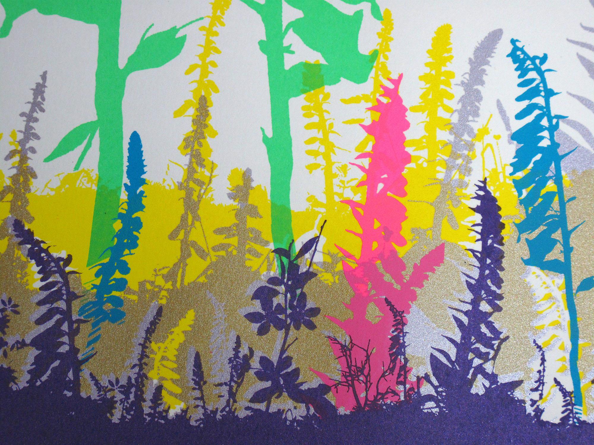 Foxglove, Druck in limitierter Auflage, Blumenkunst, farbenfrohe, erschwingliche Kunst – Print von Chris Keegan