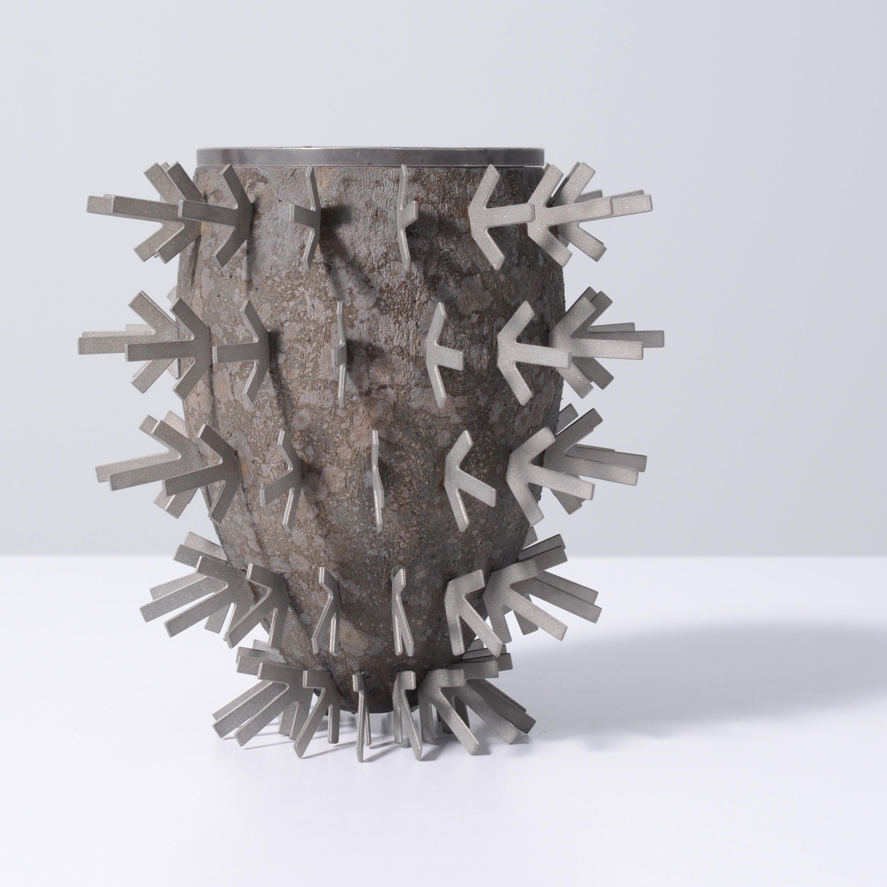 Artista/Designer; Produttore: Chris Knight (Britannico, 20° secolo)
Marcatura(e); note: nessuna marcatura(e) evidente(i)
Materiali: argento fuso, acciaio inossidabile
Dimensioni (H, L, P): 5.25 