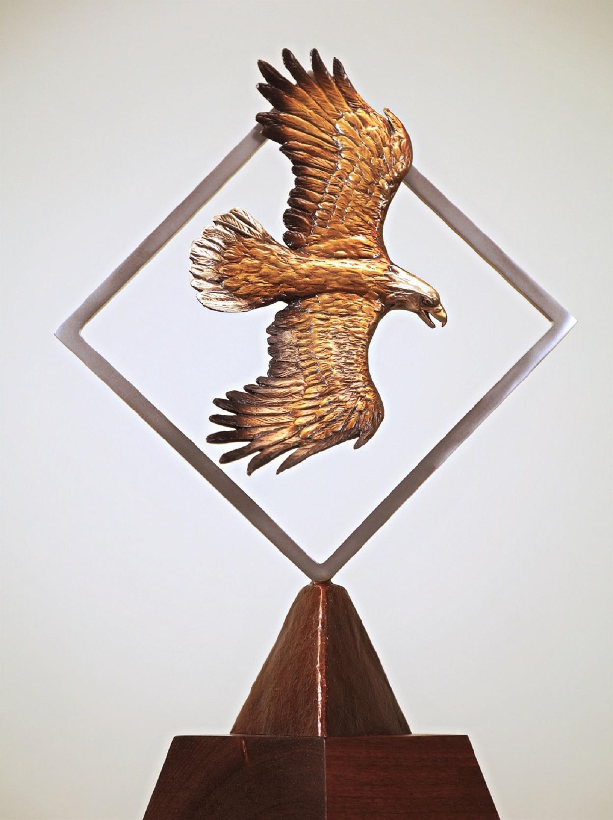 Diamant-Flug – Sculpture von Chris Navarro