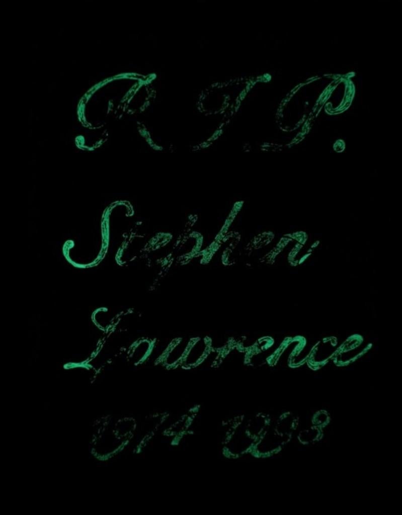 R.I.P. Stephen Lawrence 1974-1993, Víctima de violencia racial en el Reino Unido, Serigrafía + Litografía - Print de Chris Ofili