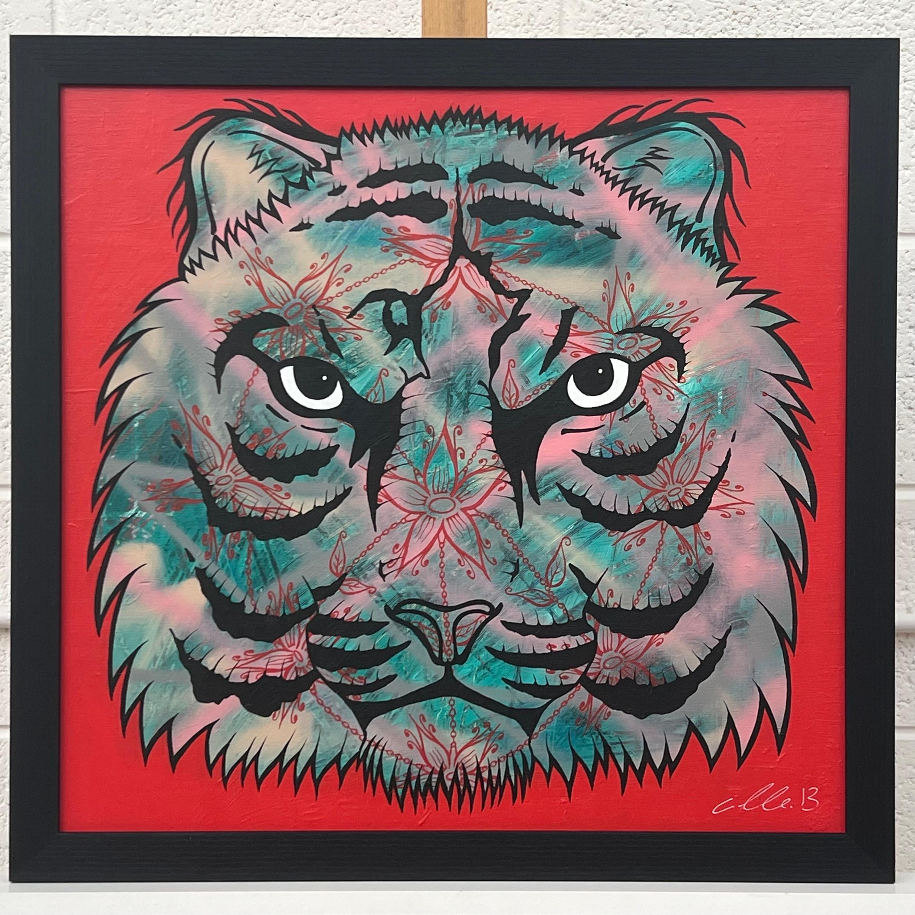 Retrato de Tigre Pop Art con Mandala Floral en Cadenas del Artista Británico de Graffiti Urbano, Chris Pegg, utilizando rojo, rosa y turquesa. Chris Pegg es un artista callejero autodidacta que produce obras de arte con un fuerte comentario social. 