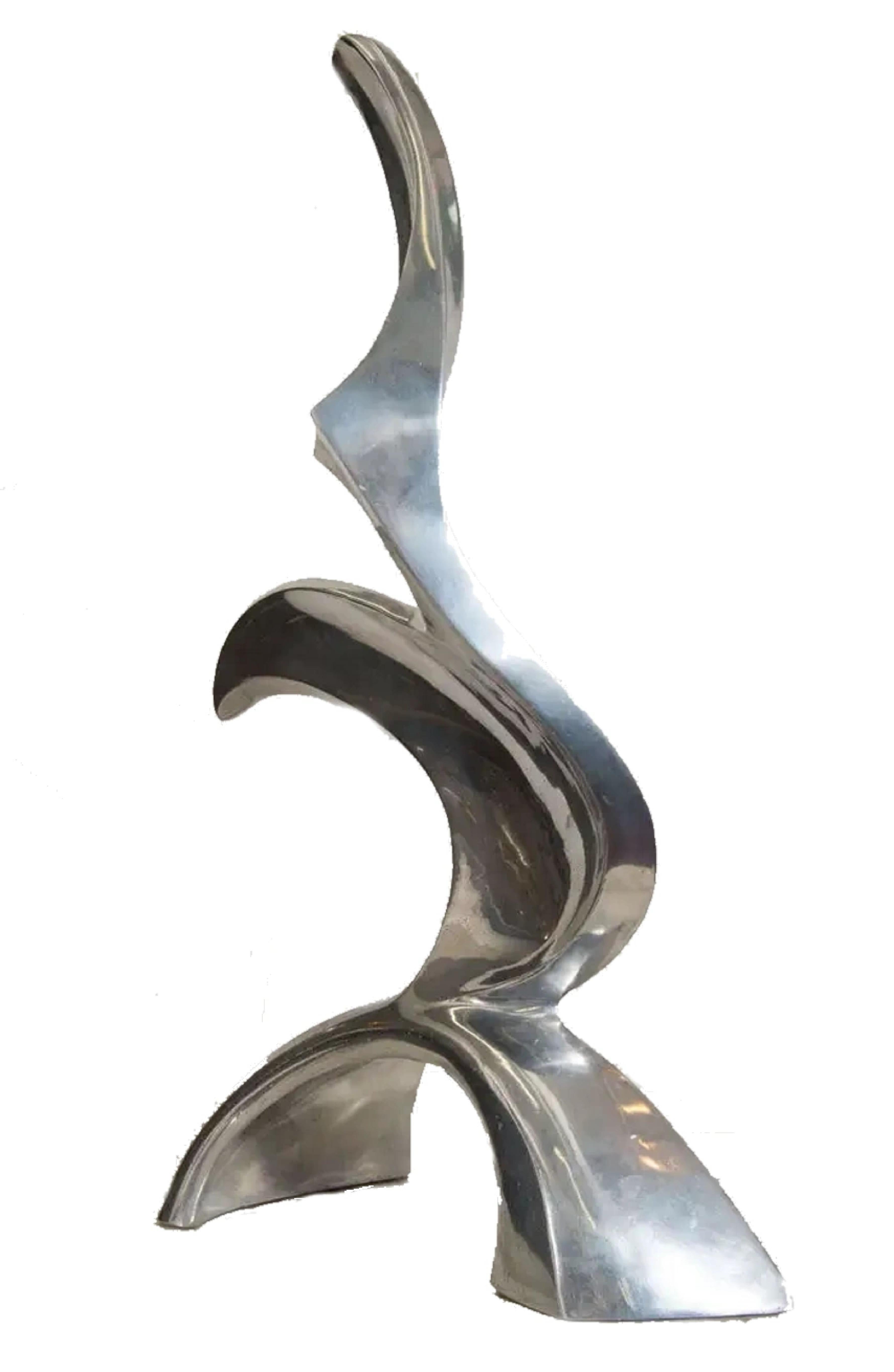 AM Contemporary 
Chris Petersen
Scultura astratta
Alluminio
Firmato e datato 1972

DIMENSIONI
Altezza: 18 pollici (45,72 cm)
Diametro: 29 pollici (73,66 cm)

SULLA SCULTURA
Una stravagante e stilizzata scultura Mid-Century Modern dell'artista