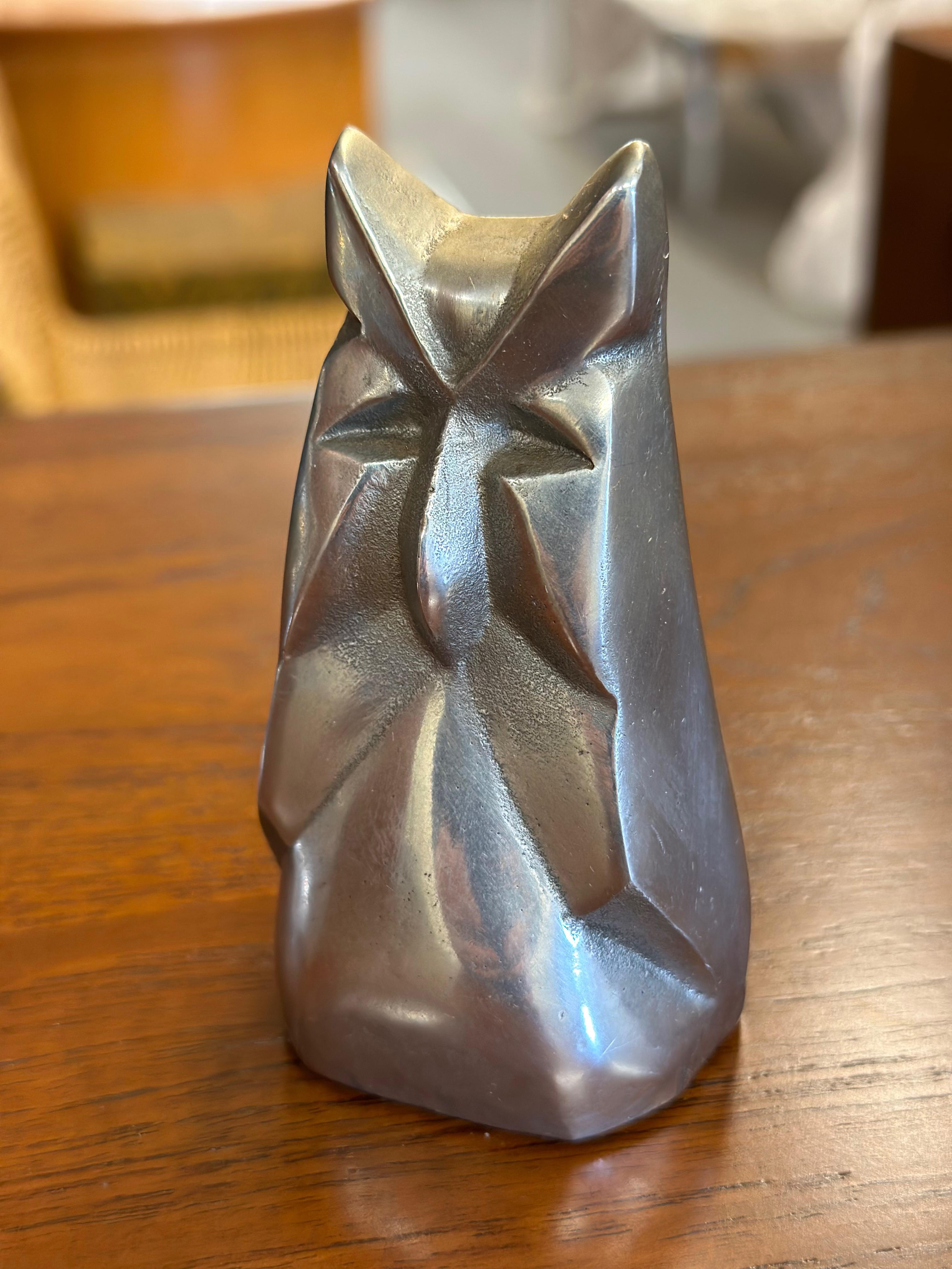 Trío de esculturas de Chris Petersen: Gato, Pelícano y Búho Aluminio en venta