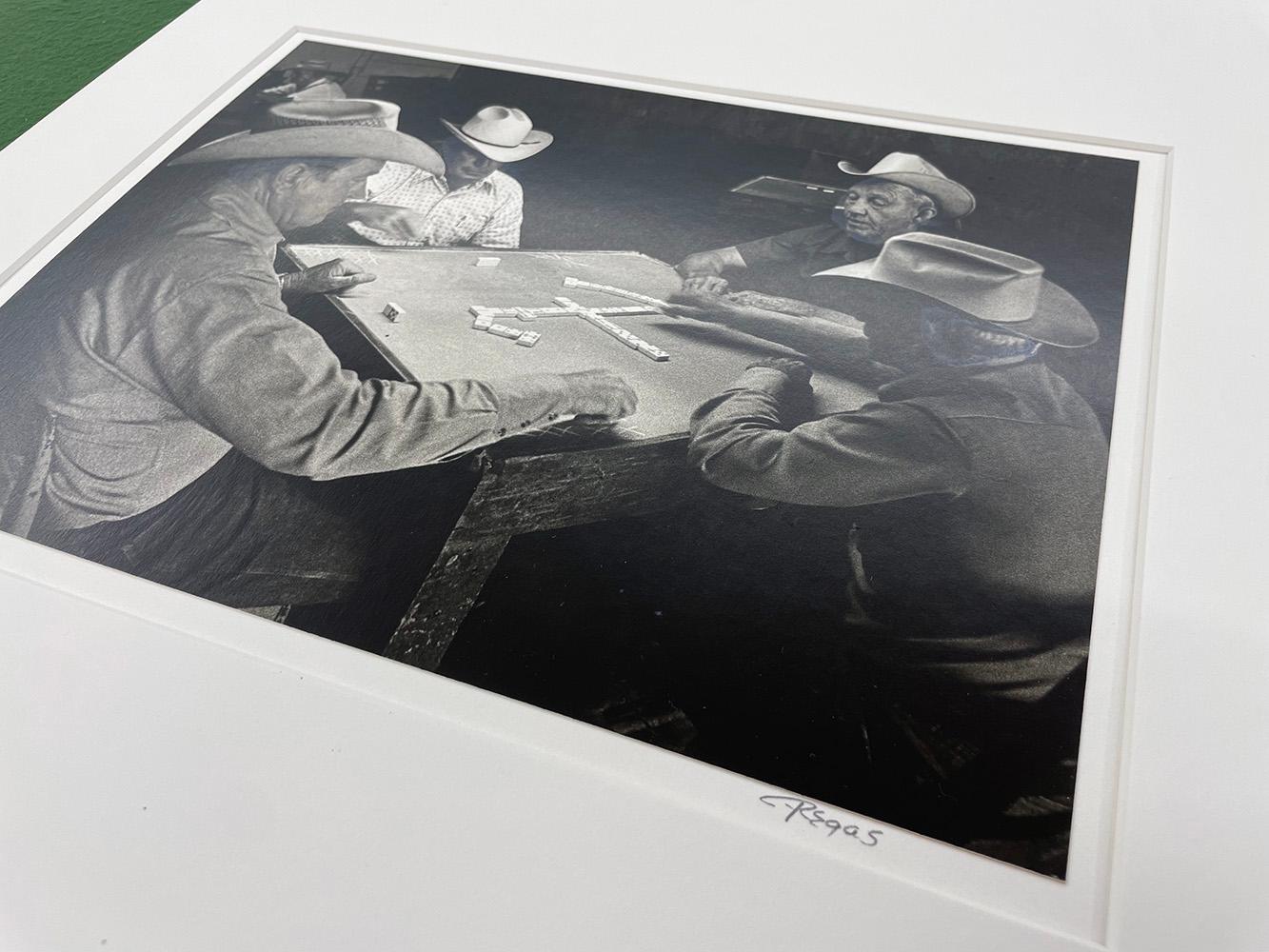 Domino Players, Lawn, TX - Cowboys, Western, Bar, Texas, Juego - Figurative Photograph Negro de Chris Regas