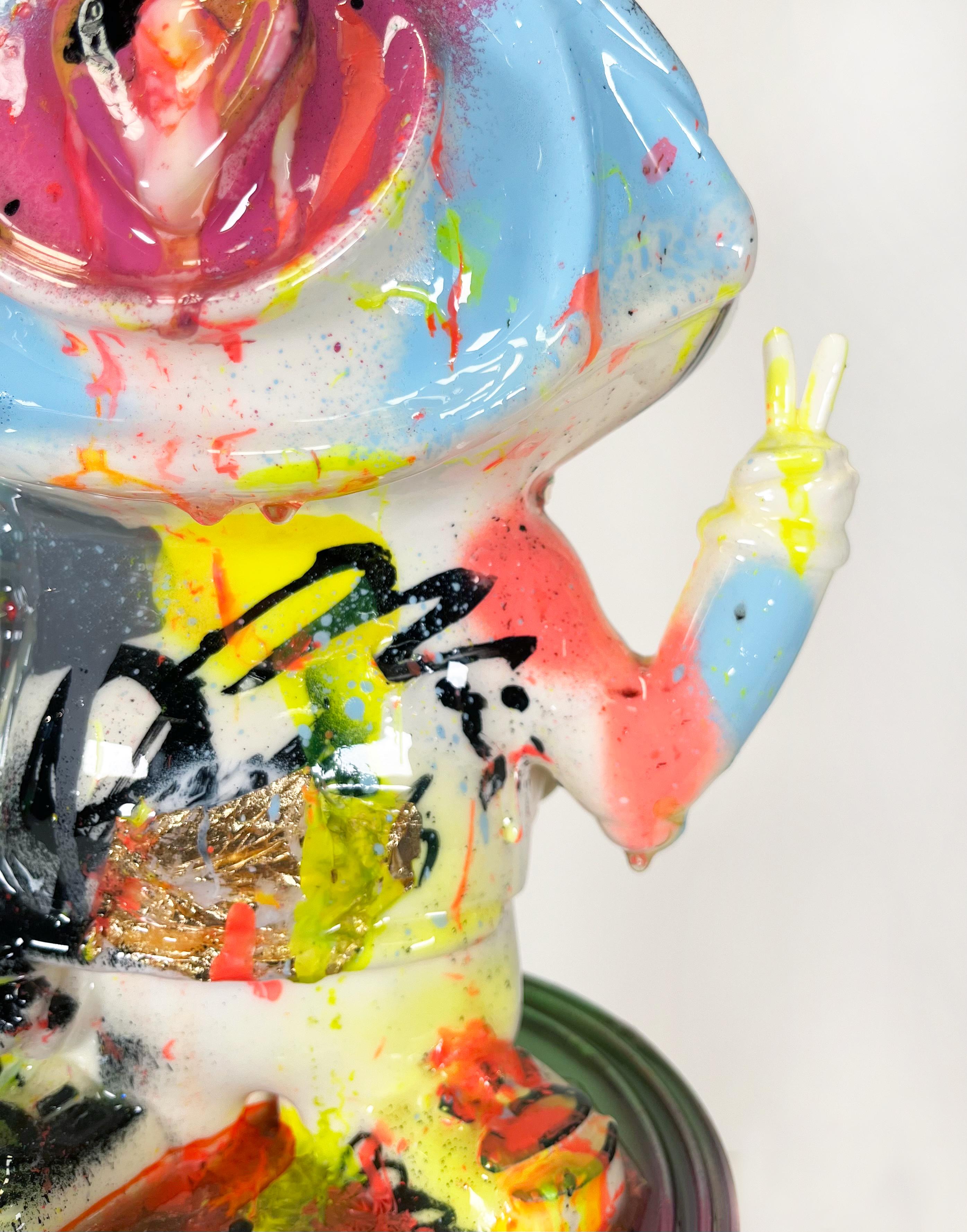 Technicolour Xeno Paint Can v2, sculpture de personnage colorée et fraîche en résine moulée en vente 1