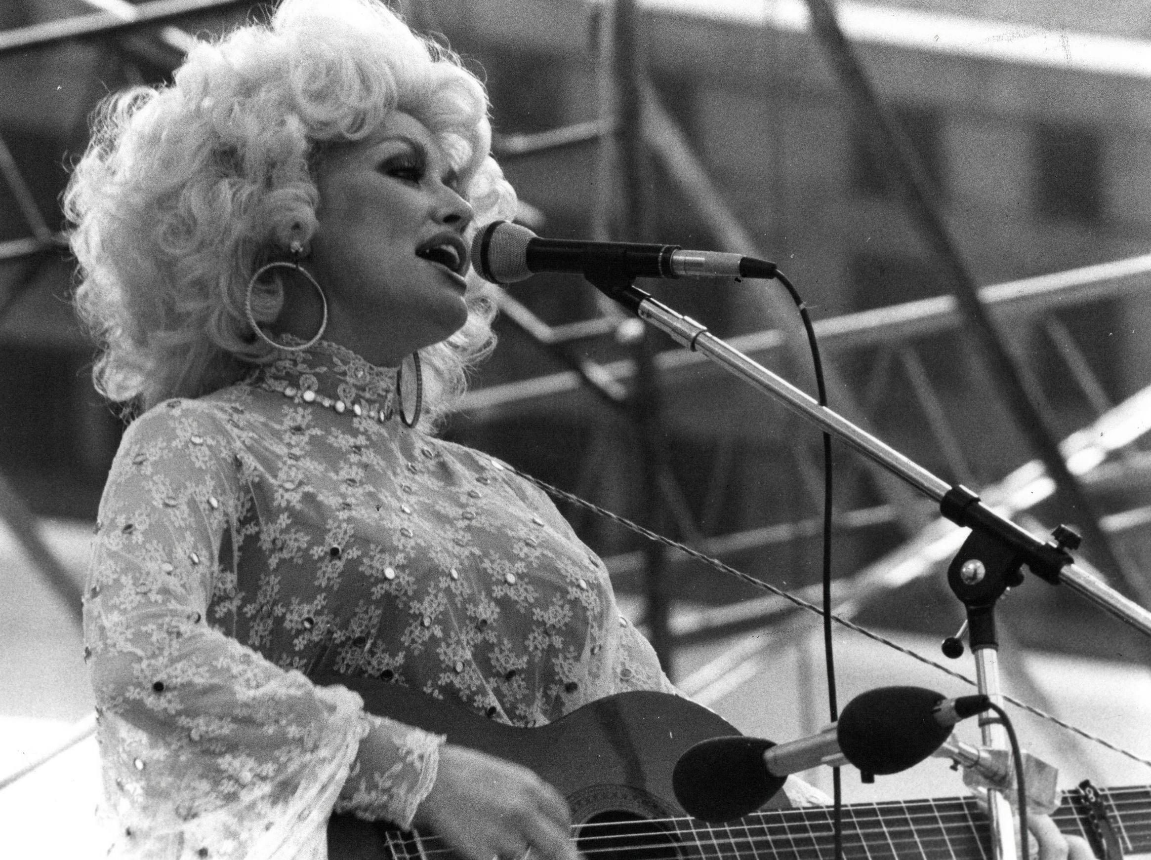 Chris Walter Portrait Photograph - Dolly Parton Performing on Stage Vintage Original Photograph