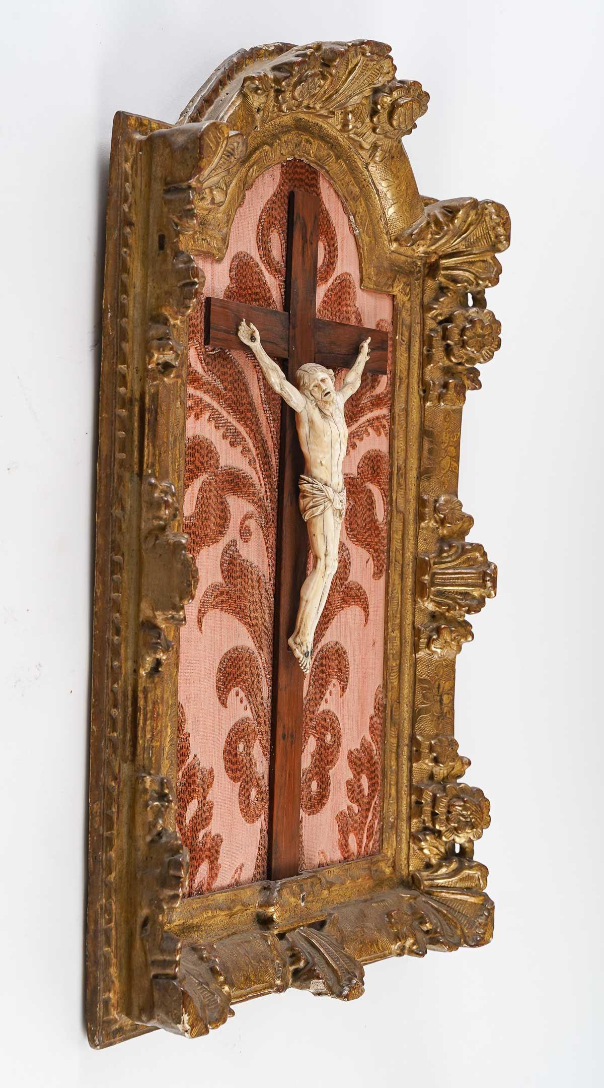 Christ , 18th century.

Crucifix, Christ, beautiful carved and gilded wood frame, 18th century.

Dimensions: H: 61cm, W: 39cm, D: 7cm.