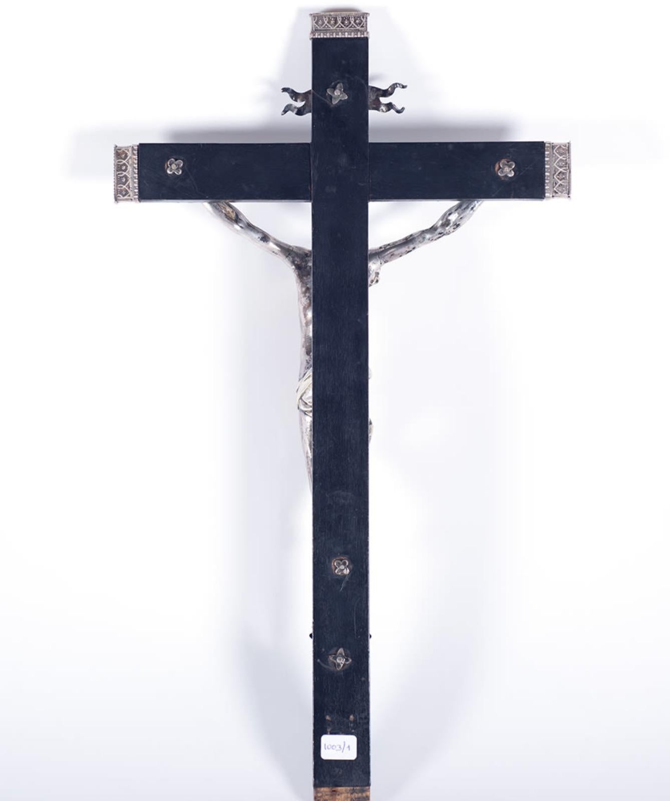Cristo crucificado en plata
Escuela italiana del siglo XVI
Medida: altura: 40 cm.
muy buen estado.