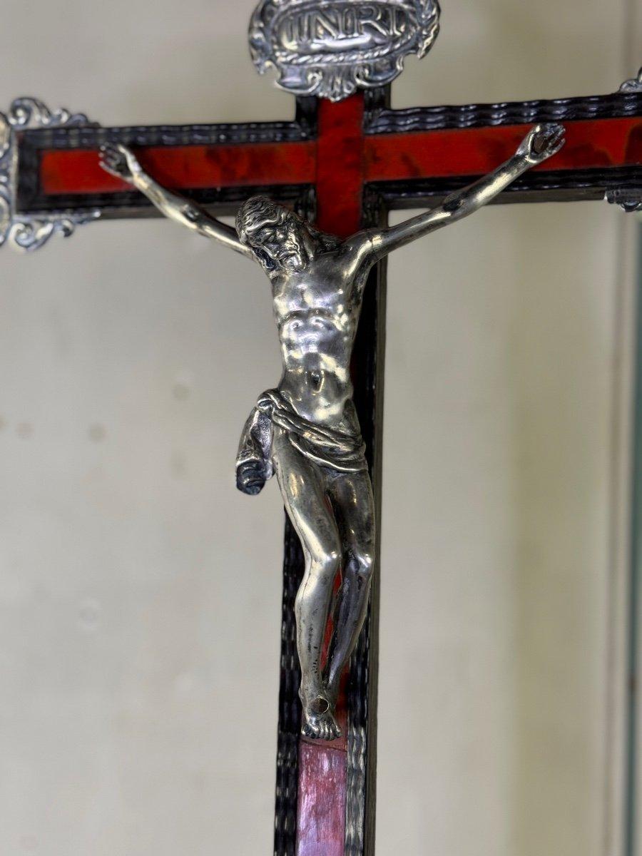 Christ On The Cross, Crucifix In Wood And Red Tortoiseshell For Sale 4