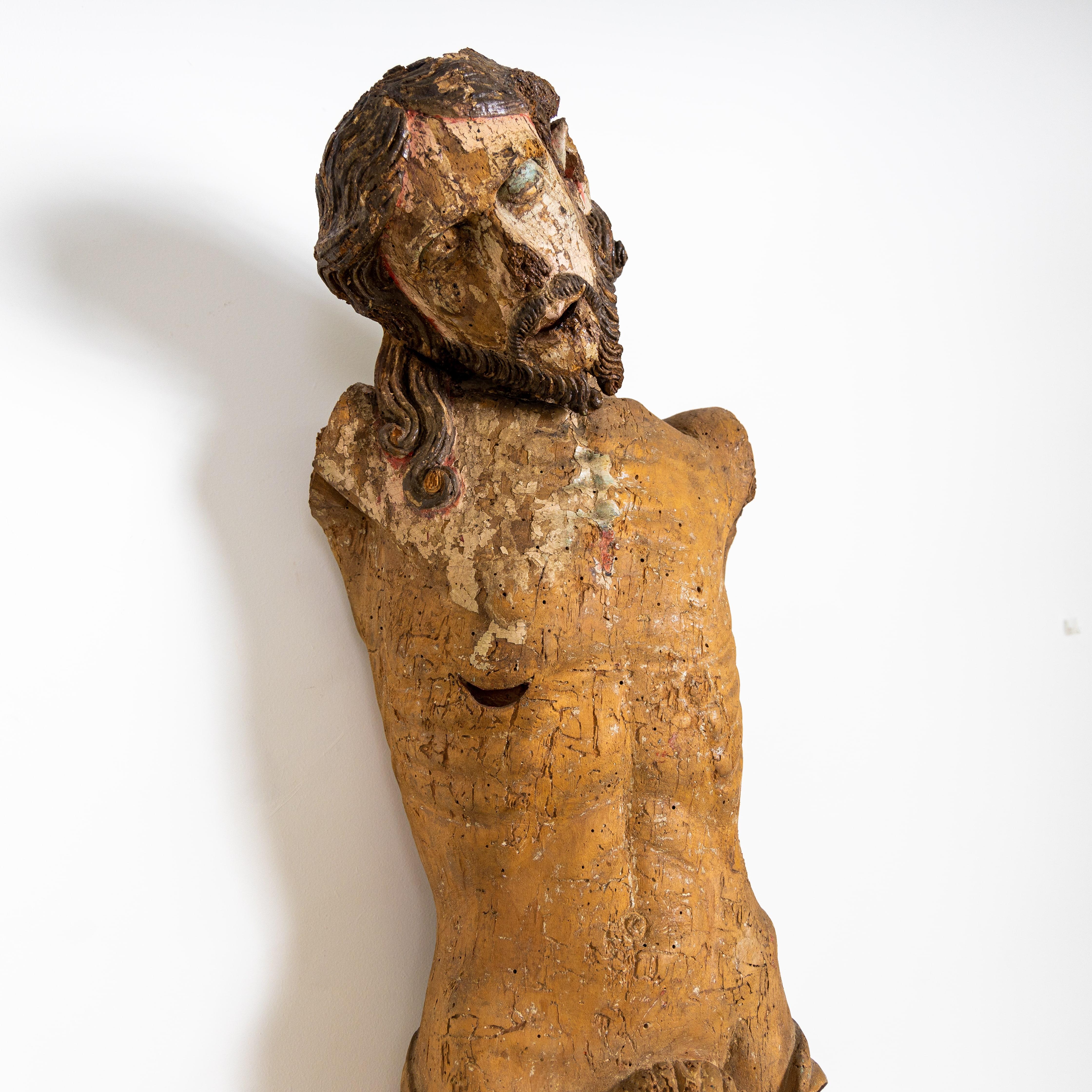 Fast lebensgroße Christus-Skulptur aus dem 17. Jahrhundert. Holz geschnitzt und gefasst.