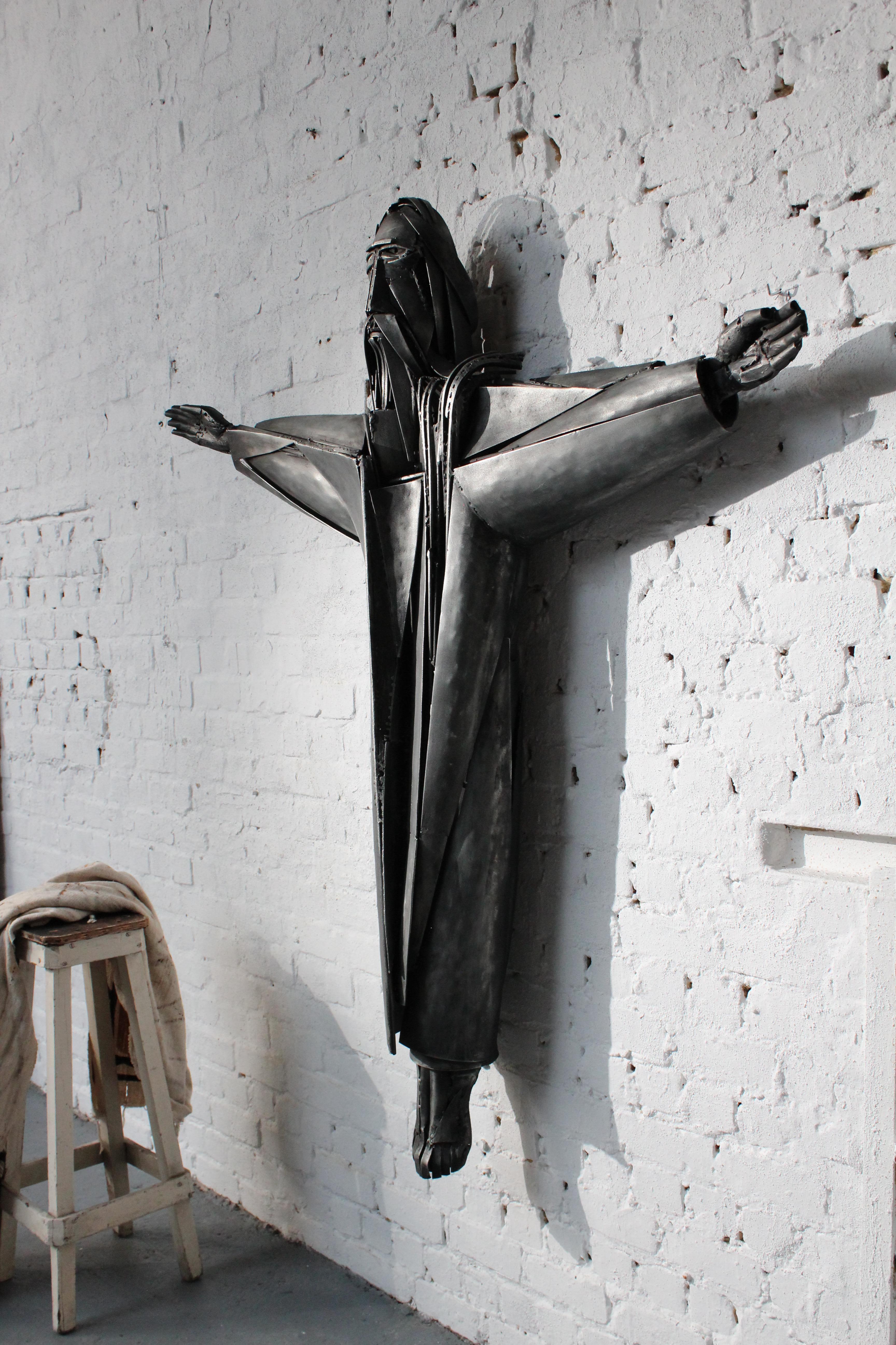 Mid-Century moderno Scultura di Cristo di Roger Bonduel in vendita