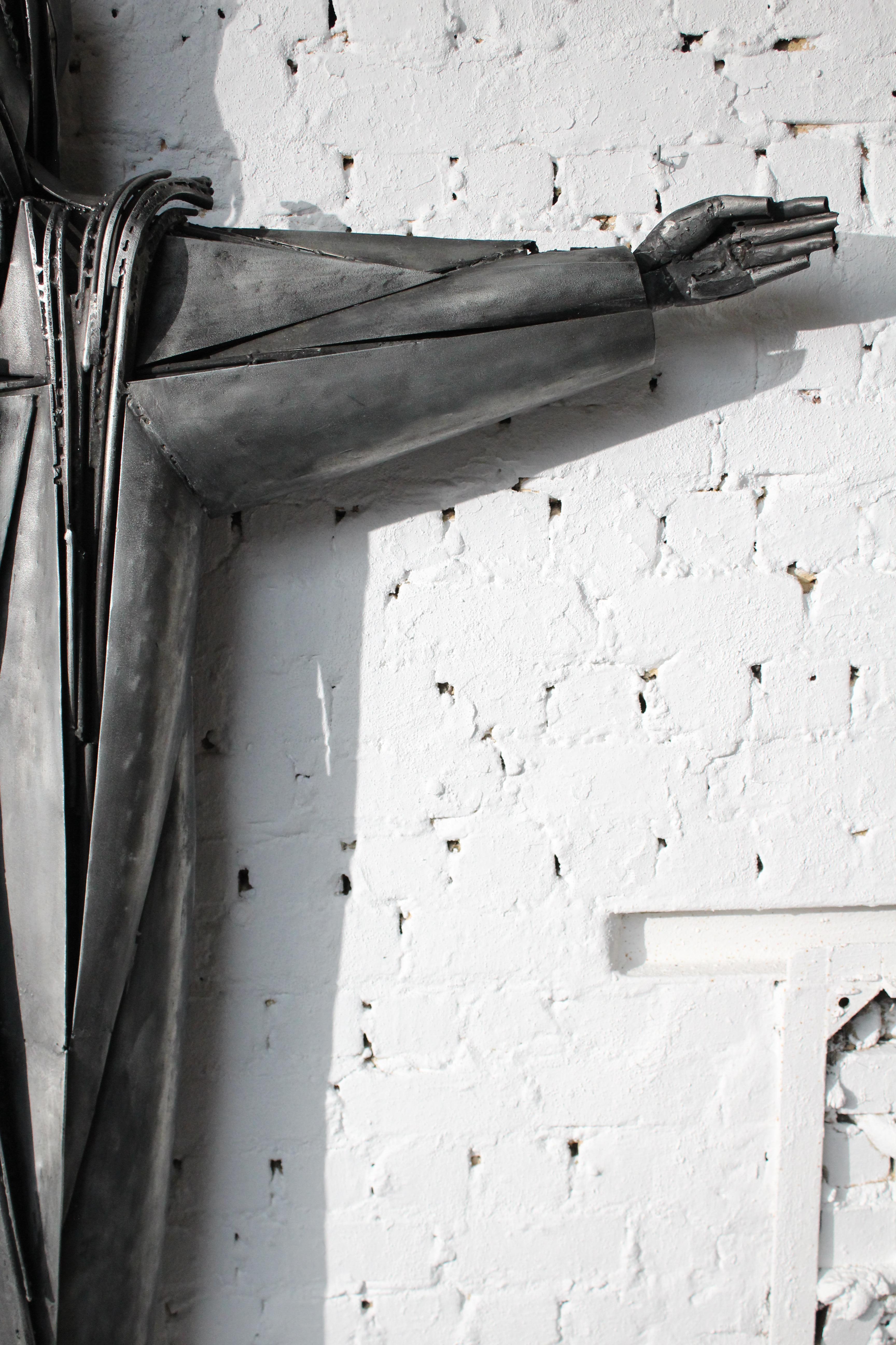 Metallo Scultura di Cristo di Roger Bonduel in vendita