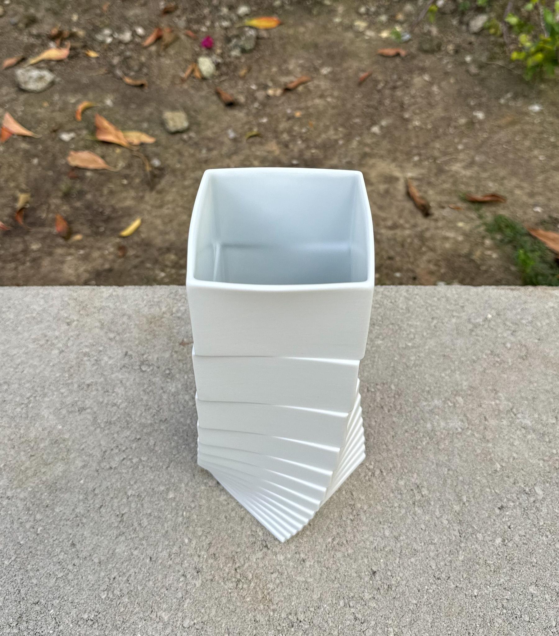 Vase en porcelaine blanc mat Christa Hausler-Goltz pour Rosenthal, Allemagne en vente 9