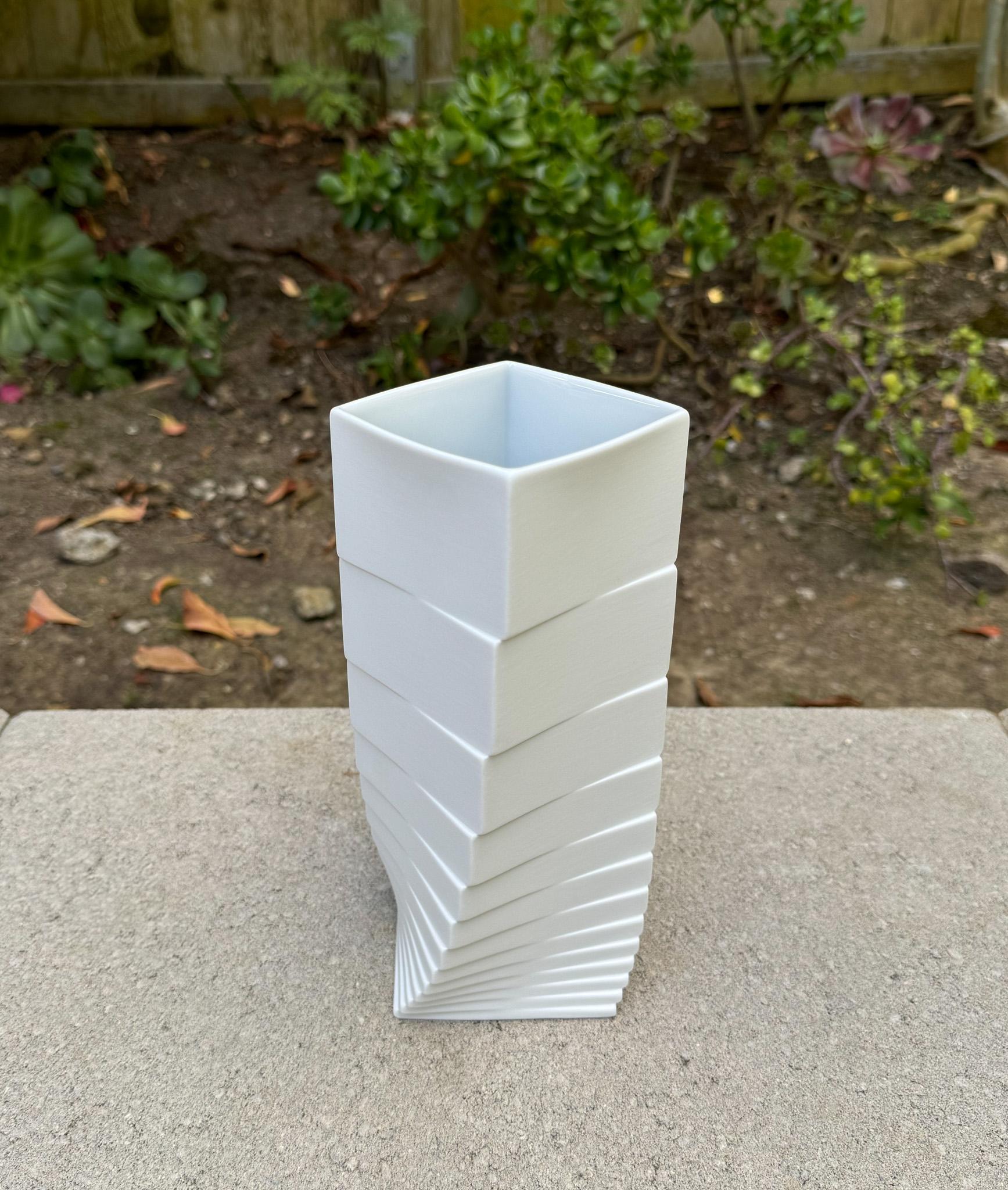 Vase en porcelaine blanc mat de Christa Hausler-Goltz pour Rosenthal Studio-Linie, Allemagne, XXe siècle