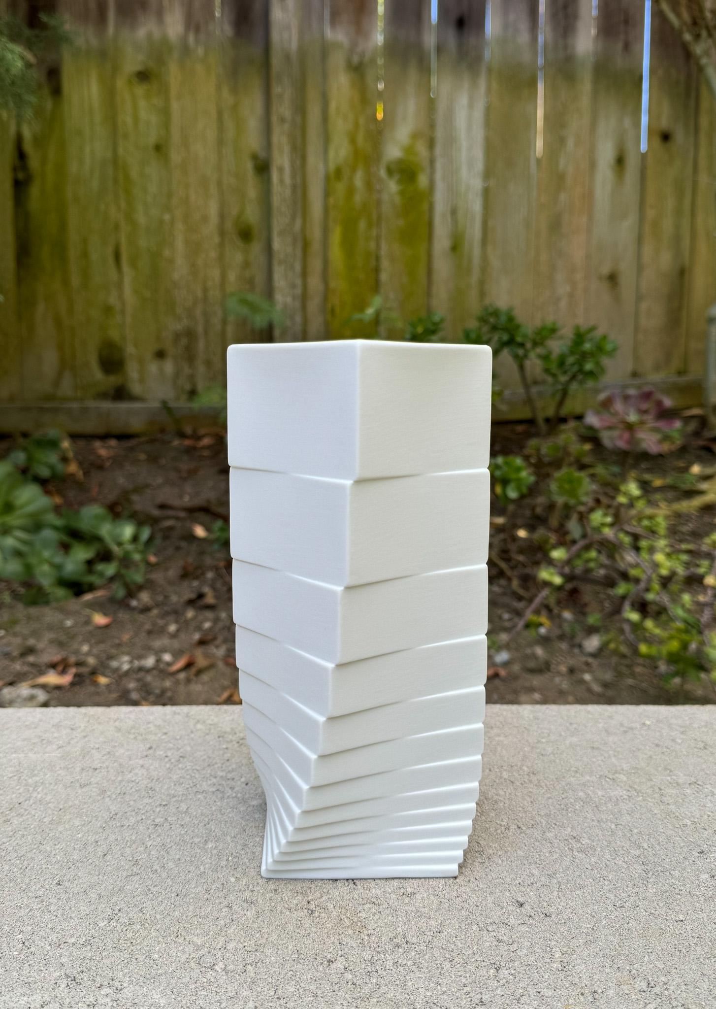 Moderne Vase en porcelaine blanc mat Christa Hausler-Goltz pour Rosenthal, Allemagne en vente