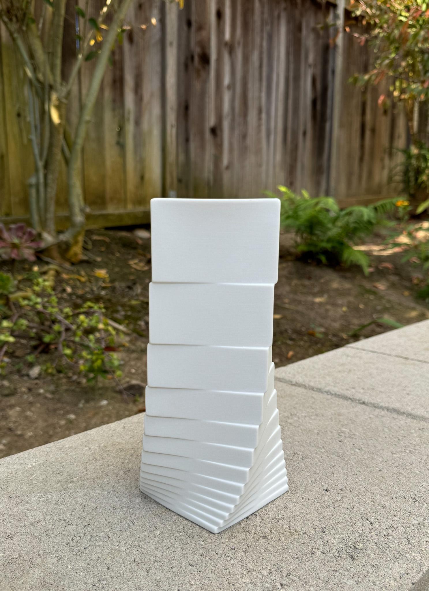 Allemand Vase en porcelaine blanc mat Christa Hausler-Goltz pour Rosenthal, Allemagne en vente