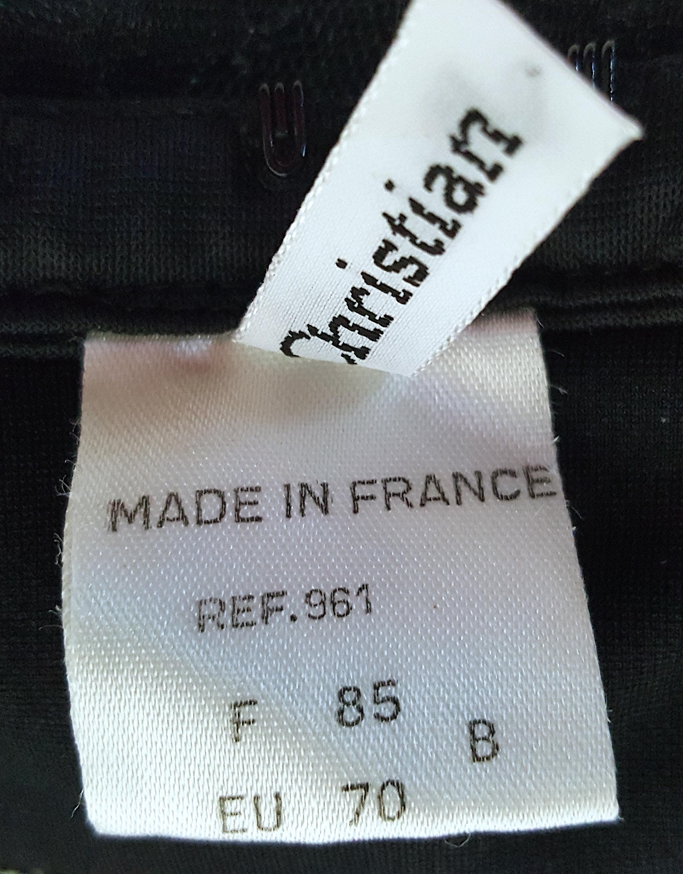 Alors que John Galliano créait de la haute-couture à Paris pour la Maison française Christian Dior en tant que directeur artistique à la fin des années 1990, il a conçu ce corset noir désossé en dentelle et en dentelle extensible dans le bas du dos,