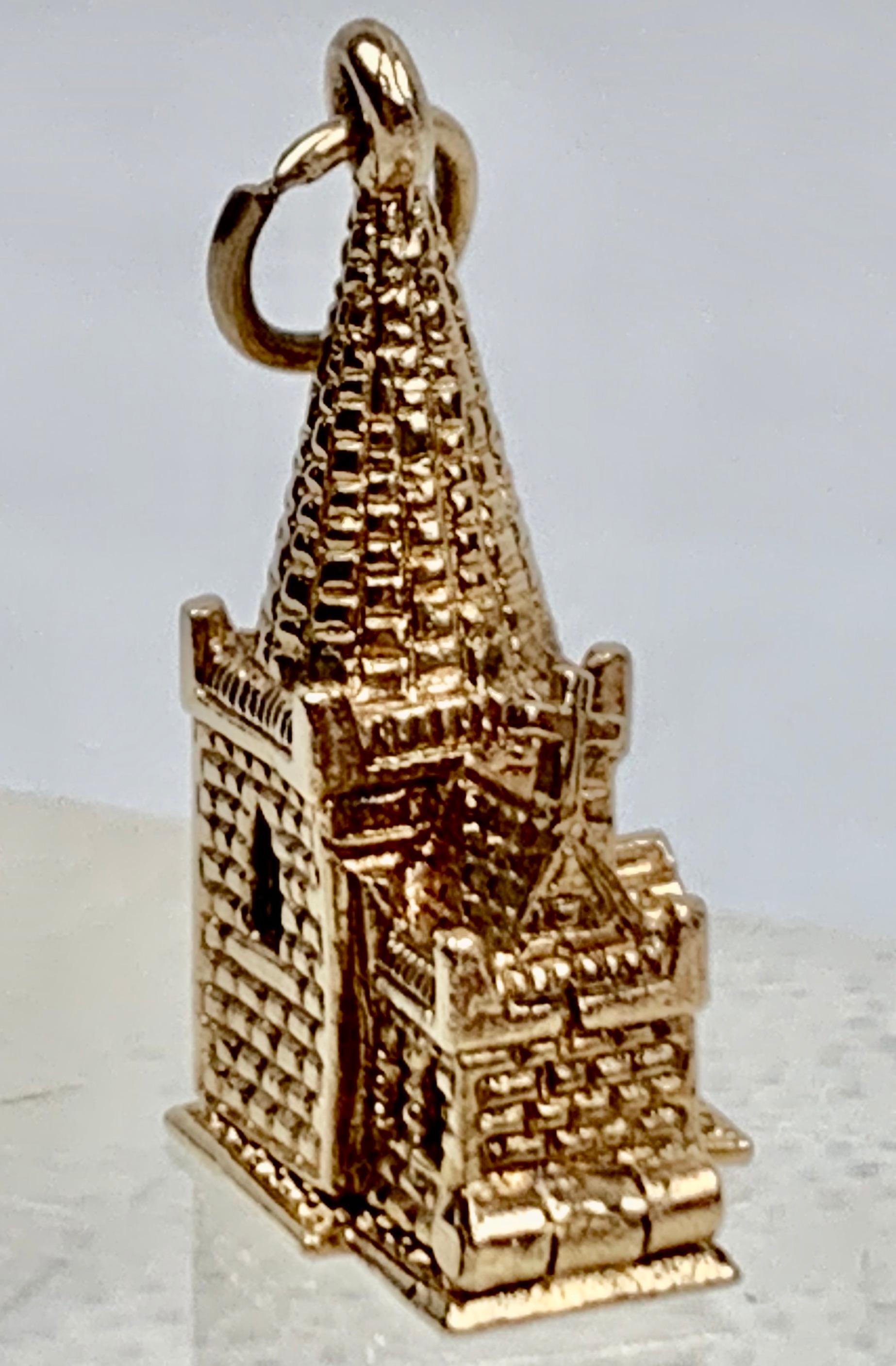 Charm or Pendant-Christening in a Church, .375 gold,  Birmingham, England, 1976 In Good Condition For Sale In West Palm Beach, FL