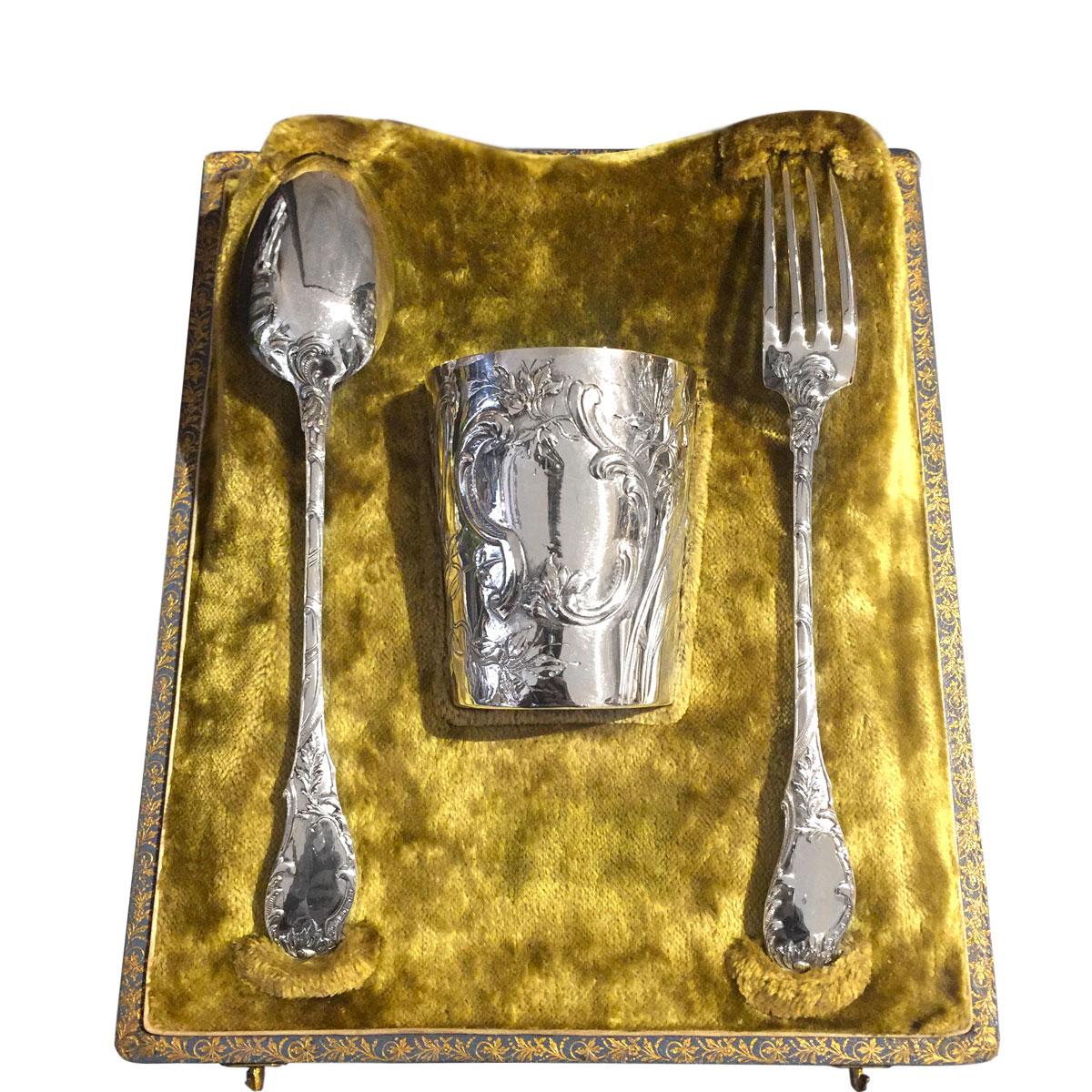 Christening set in French sterling silver composed of 3 pieces: 1 cup, 1 fork, and 1 spoon.
Very delicate model in the Louis XV style with a lovely chiseled decor of C-scrolls and foliage.

Stamped with the French Minerve mark for sterling