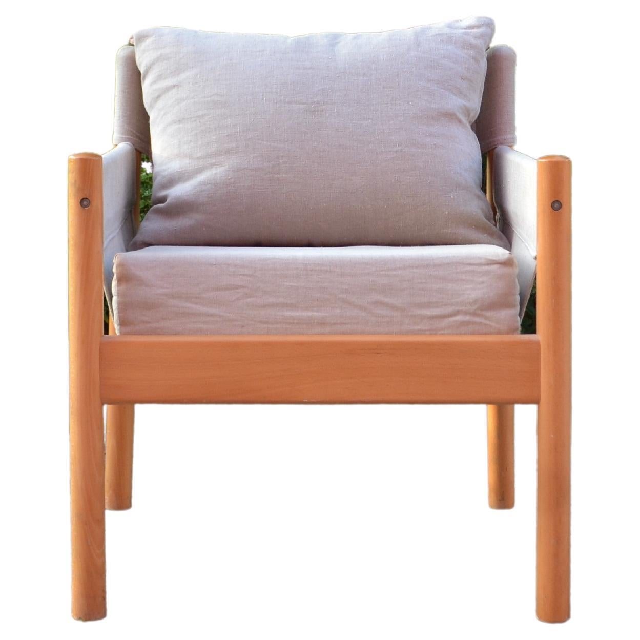 This IKEA Classic Vintage lounge chair was designed 1979 by Christer Blomquist.
It has a solid frame made of beech wood.
The Seat is well designed in canvas in a thin Sling shape with a thick seating pad and soft back cushion.
Best Vintage