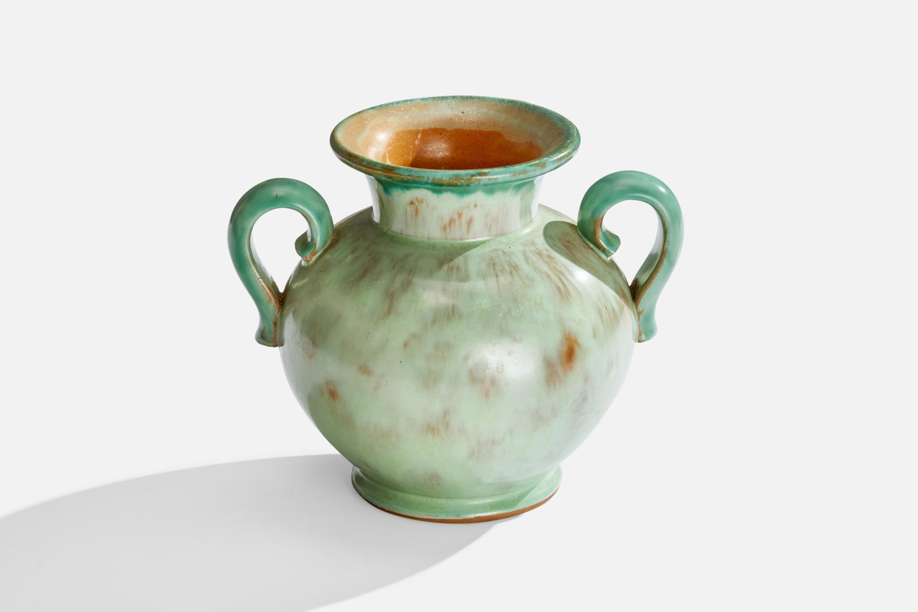 Grün glasierte Keramikvase, entworfen von Christer Heijl und hergestellt von Töreboda Keramik, Schweden, 1930er Jahre.