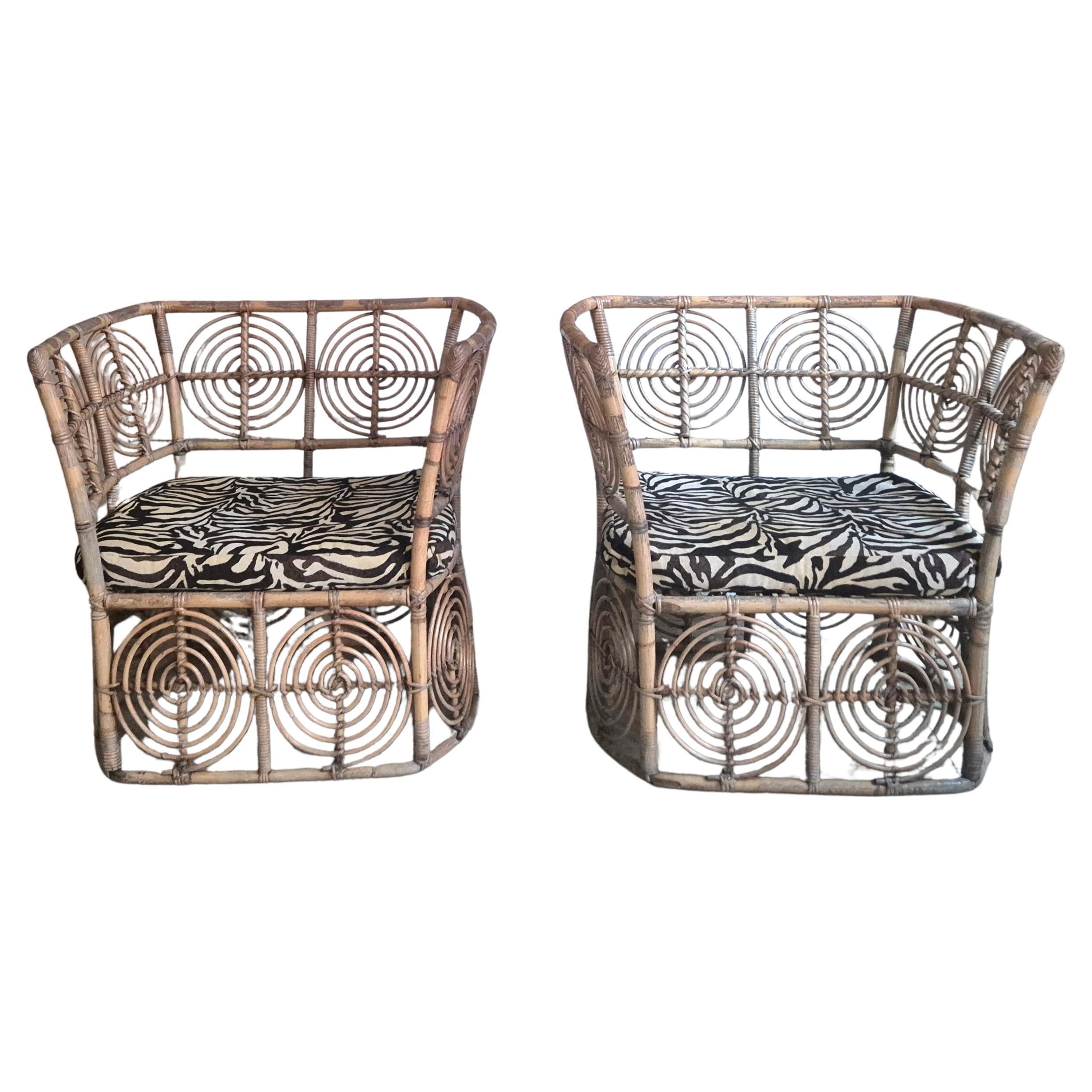 Un magnifique ensemble de chaises en rotin, avec un motif fantaisiste. Conçu par Christer Norman pour Sjöwall korgmakeri. Suède Années 1970.

Ensemble rare, décoratif et ajoutant une touche merveilleuse à n'importe quelle pièce.