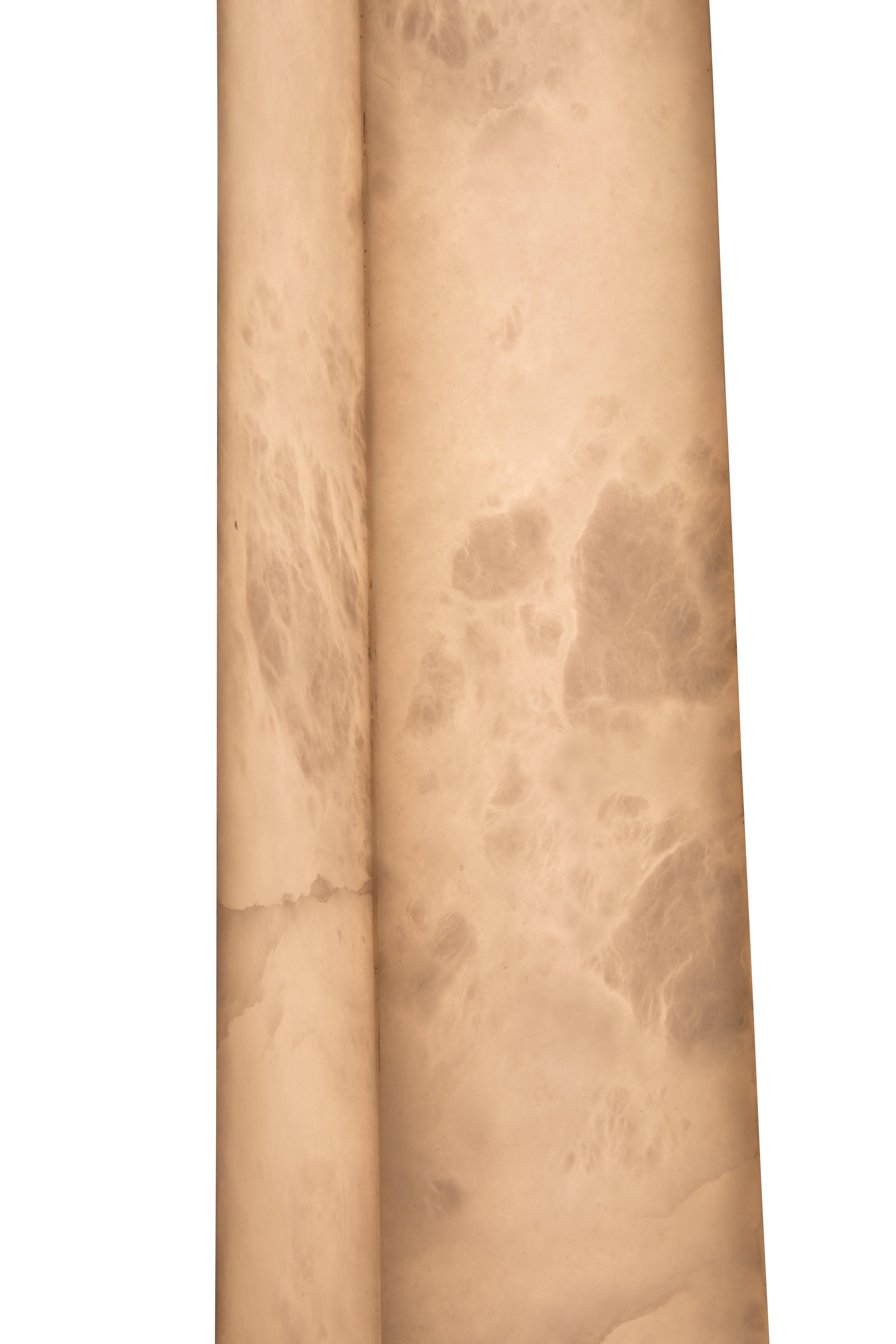 Christian Caudron, zeitgenössische Obeliskenlampe, weißes Alabaster, Marmorsockel im Angebot 3
