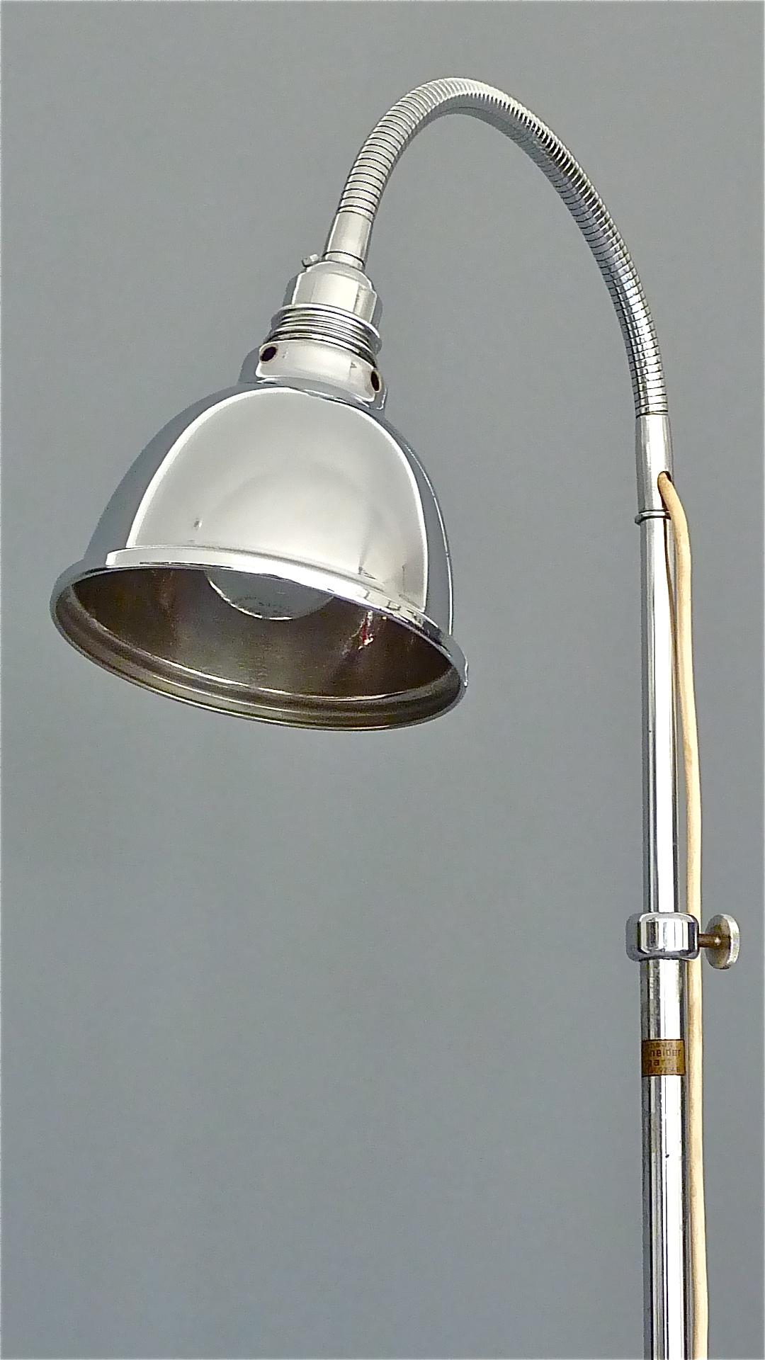 Allemand Lampadaire standard à col de cygne en métal chromé Christian Dell Bauhaus Art Déco des années 1930 en vente