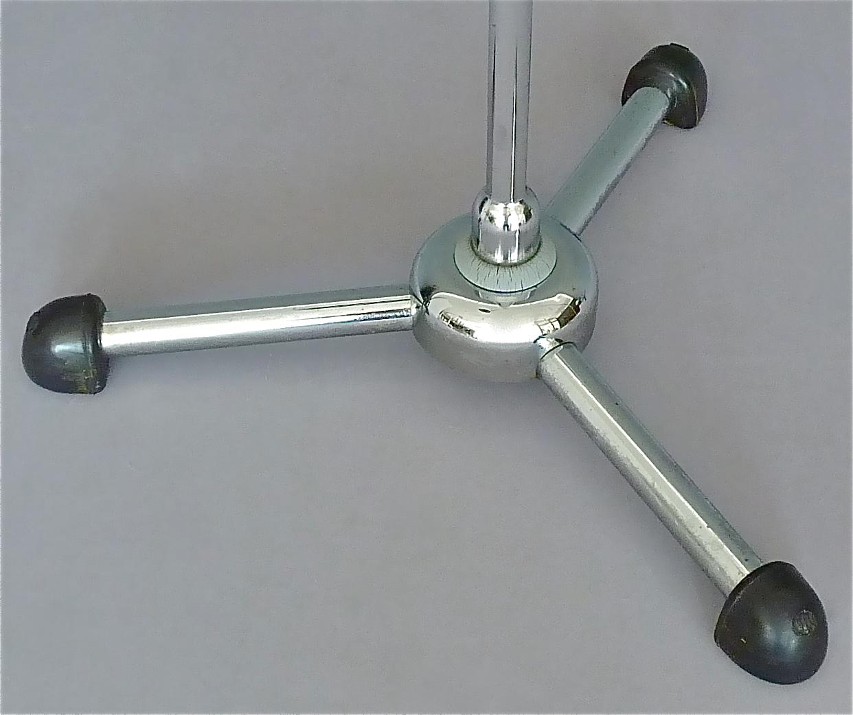Laiton Lampadaire standard à col de cygne en métal chromé Christian Dell Bauhaus Art Déco des années 1930 en vente