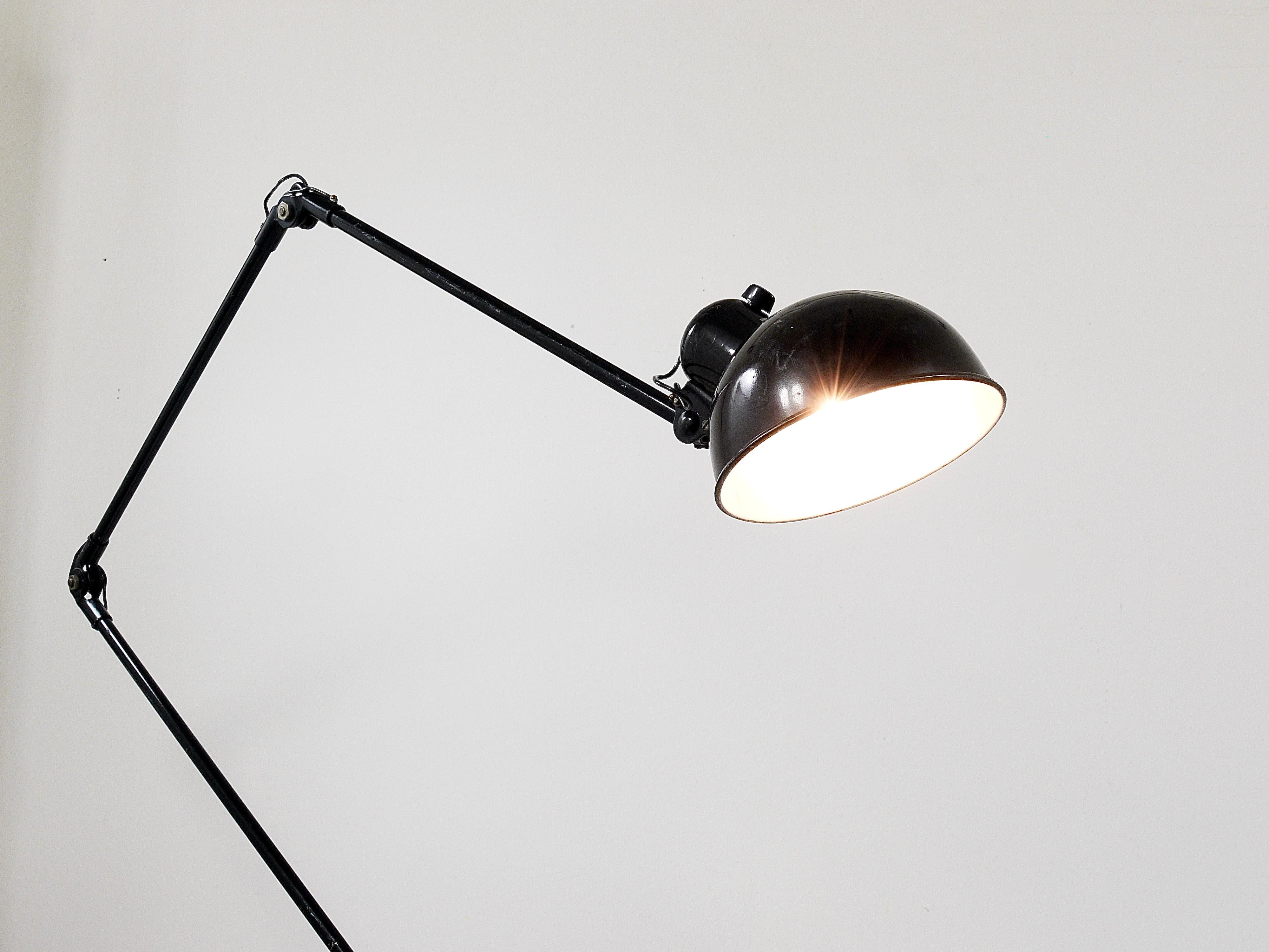 Lampada da tavolo industriale a morsetto Christian Dell Bauhaus, Koranda Austria, anni '30 in vendita 13