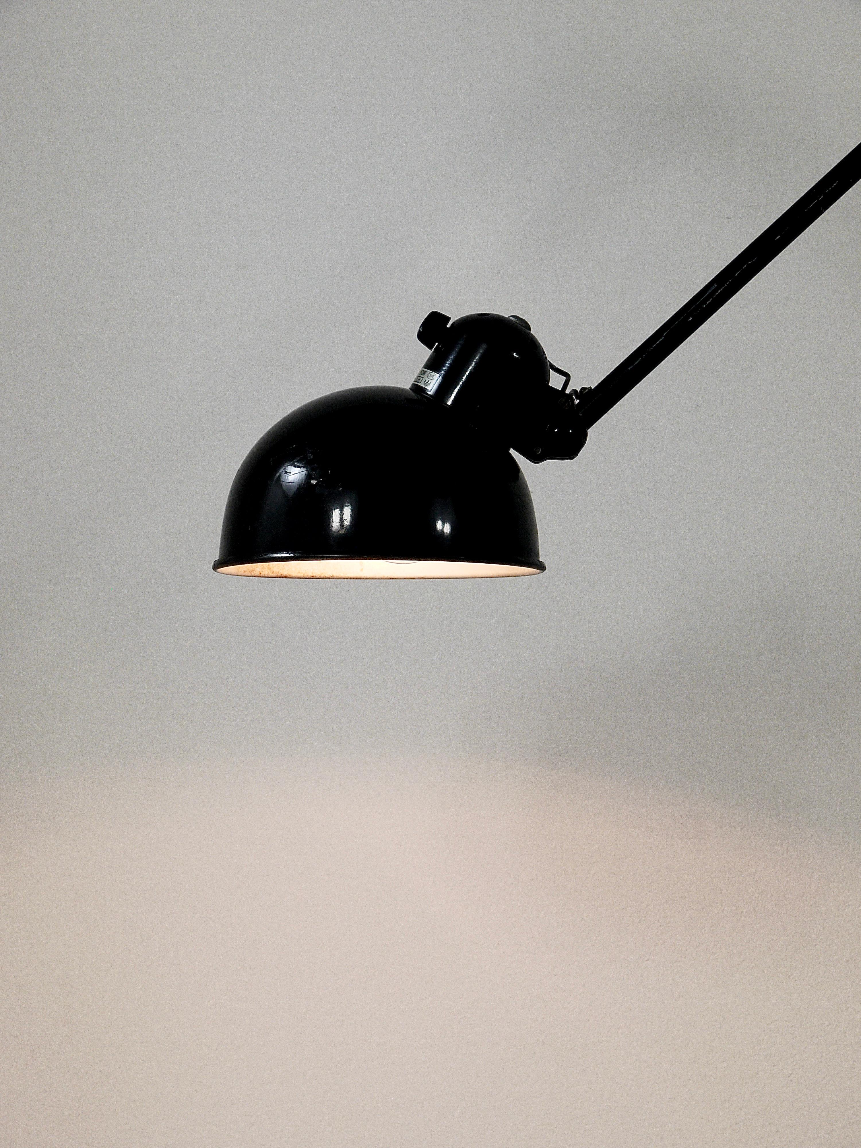 Metallo Lampada da tavolo industriale a morsetto Christian Dell Bauhaus, Koranda Austria, anni '30 in vendita